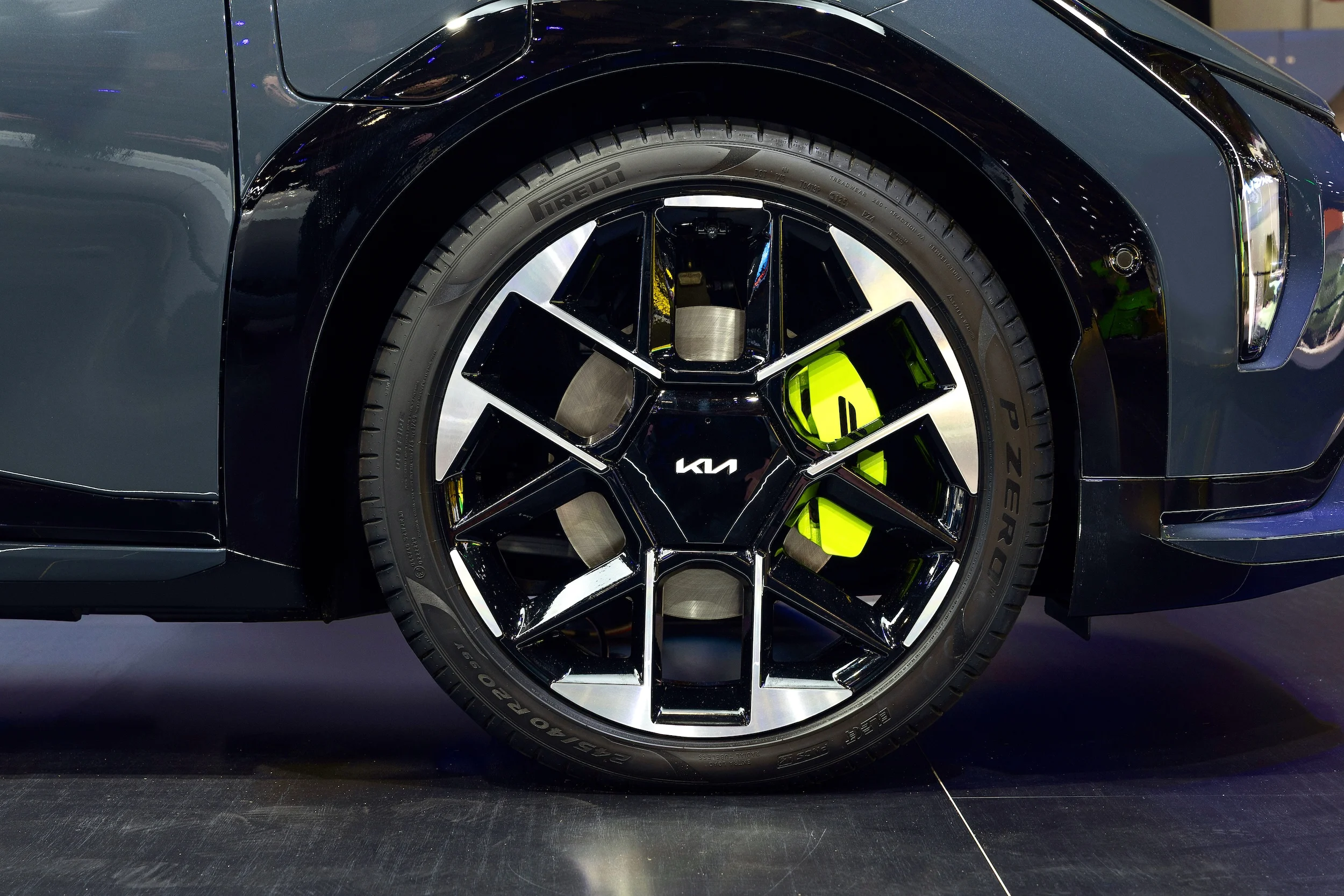 kia-ev4-gt-penta-metal-motorshow-static-print-3600x2400-05