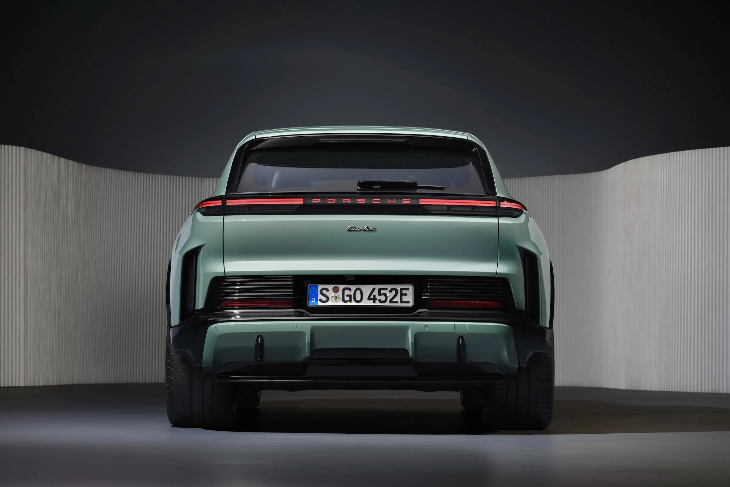 Porsche Cayenne Electric 608 6000x4500