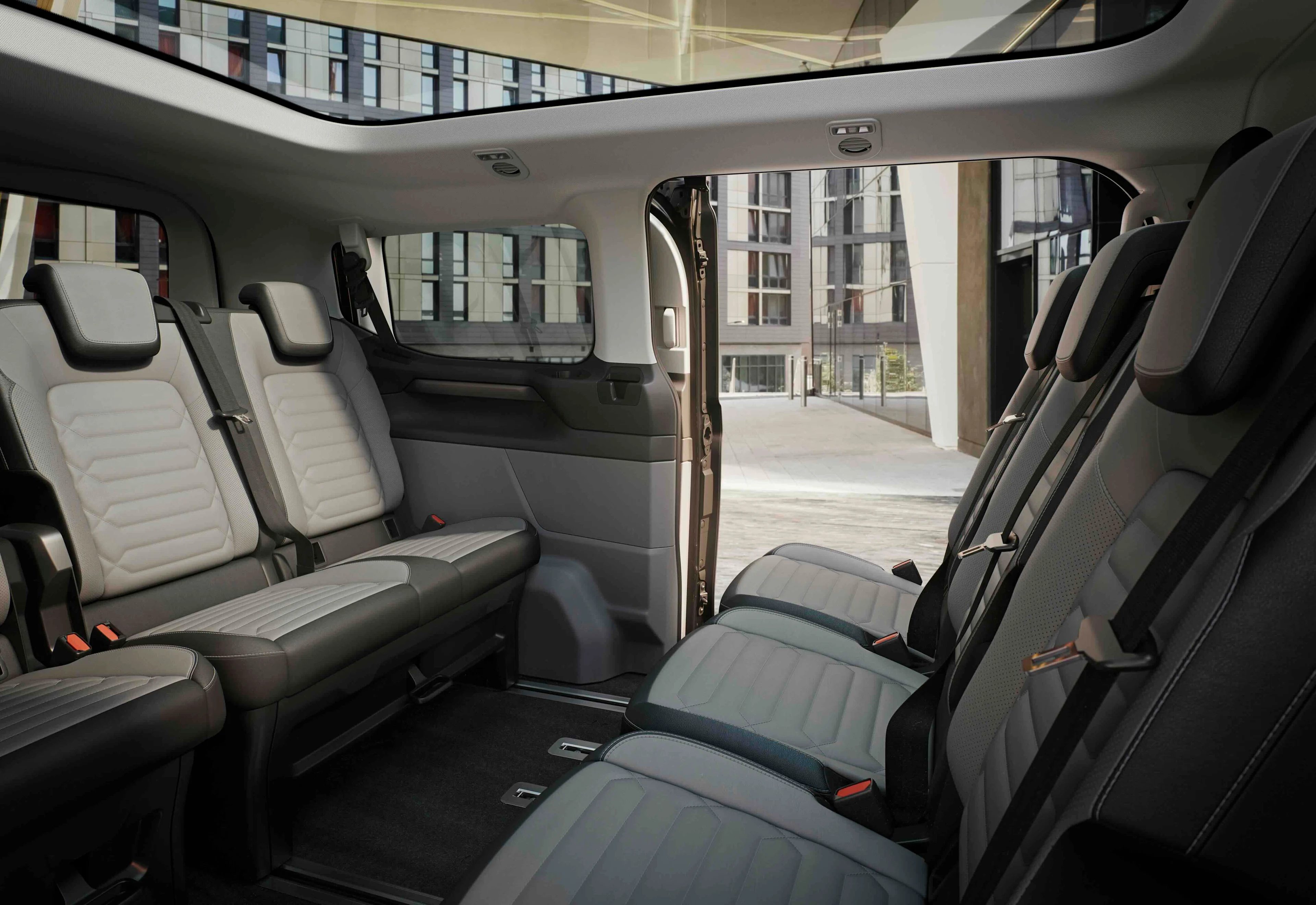 2022 FORD TOURNEO TITANIUM INTERIOR 05