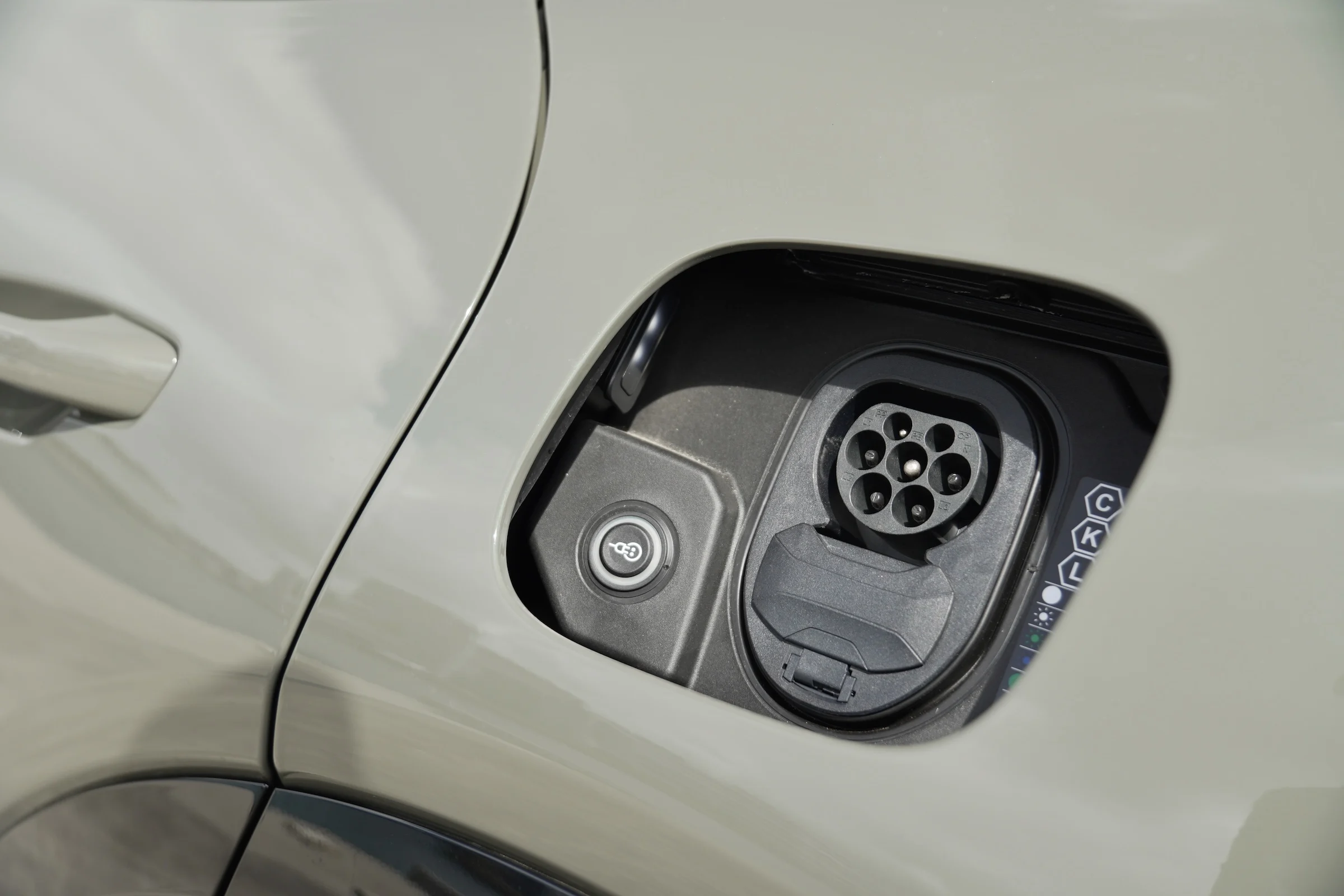 TEST Porsche Cayenne Electric 2265