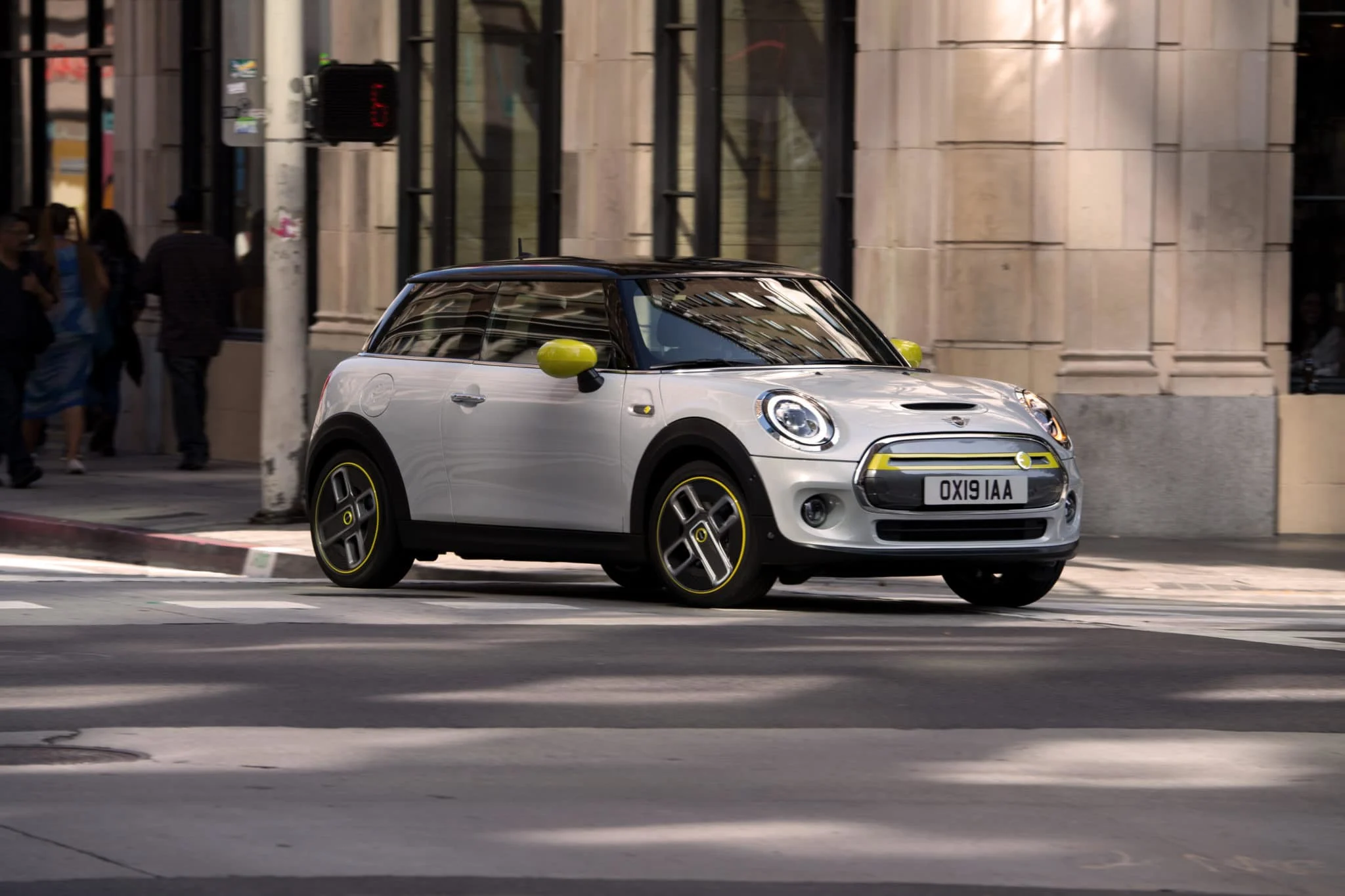 P90357234_highRes_the-new-mini-cooper-