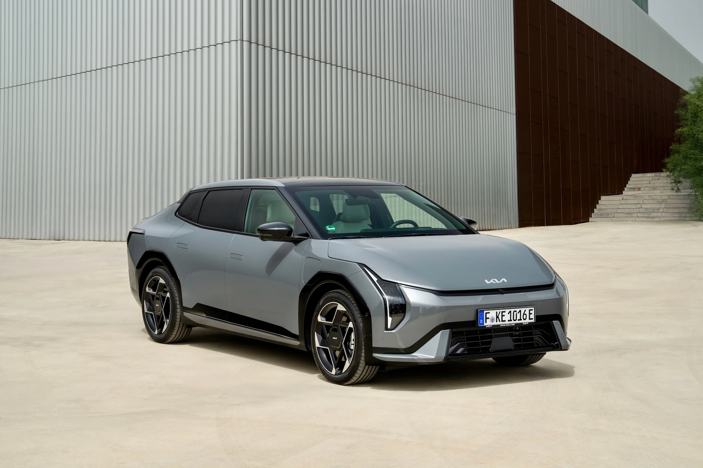 kia-ev4-fastback-gt-line-shale-gray-static-print-3600x2400-001