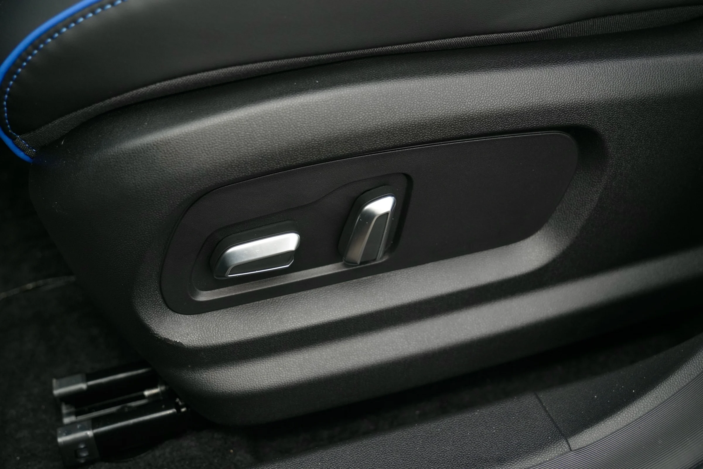 DUEL Jaecoo J5 EV vs Renault 4 E-Tech 129