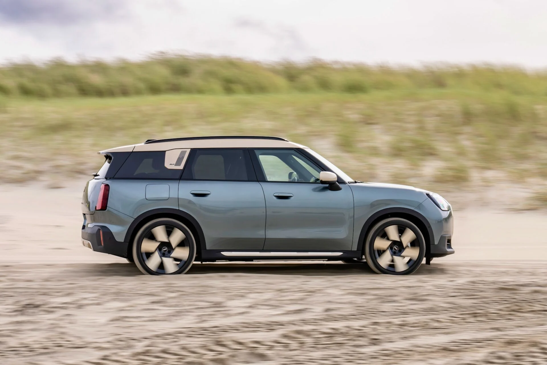 P90528215_highRes_mini-countryman-se-a
