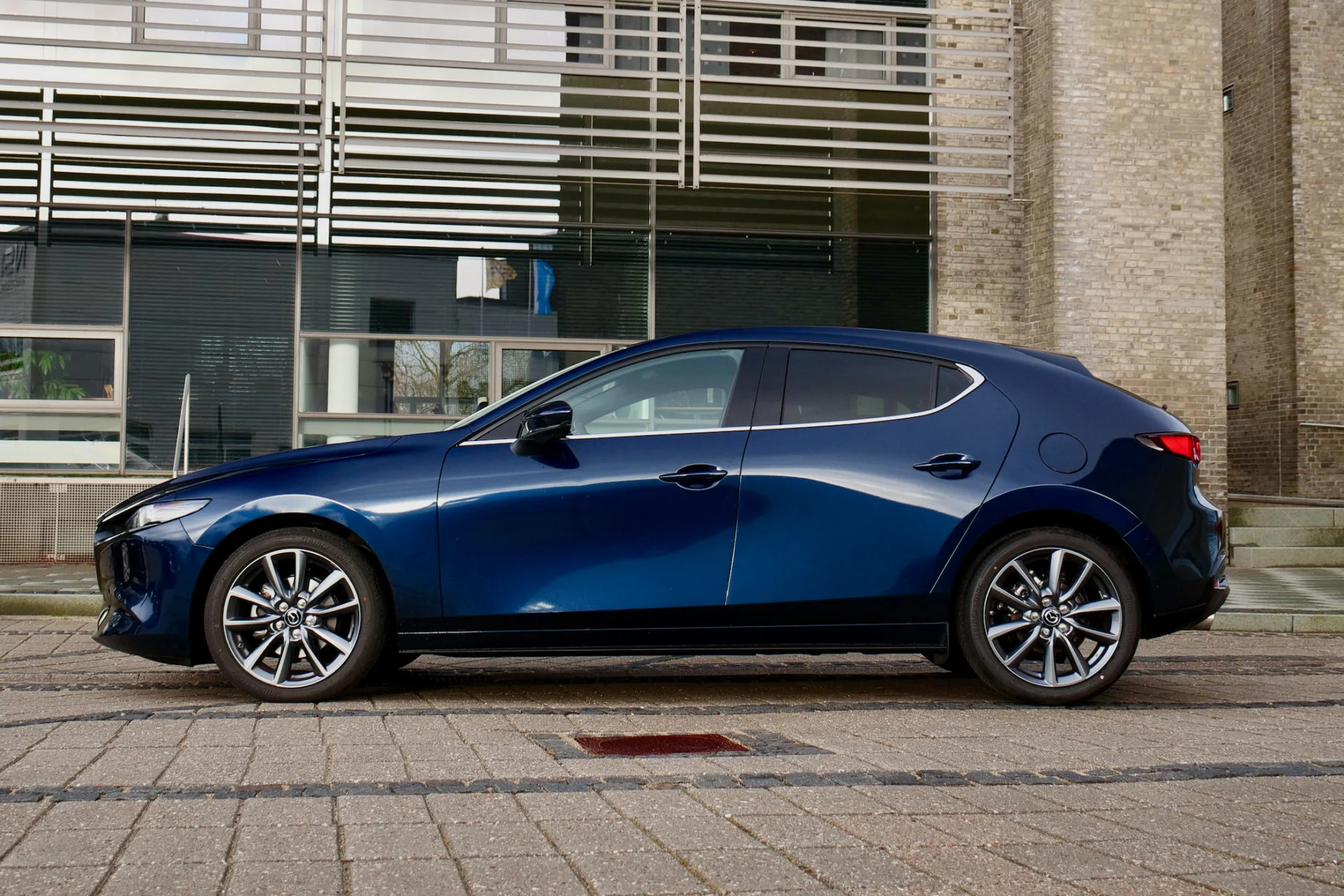 DUEL Honda Civic Hybrid vs Mazda 3 X 9326