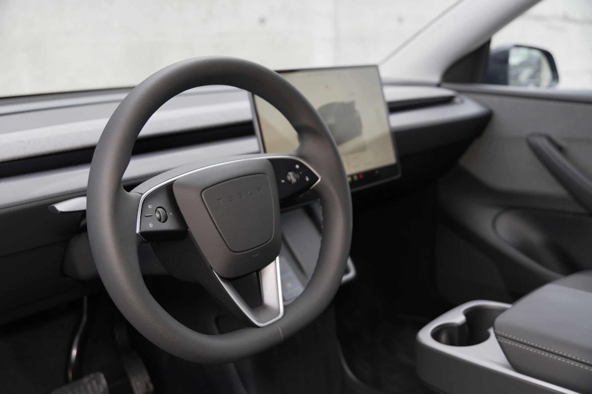 DUEL MGS6 EV vs Tesla Model Y Baghjuls MBB 549