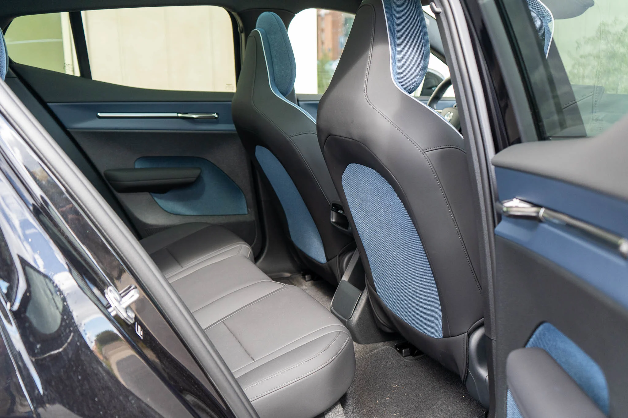 Volvo EX30 Extended Range 2026-21