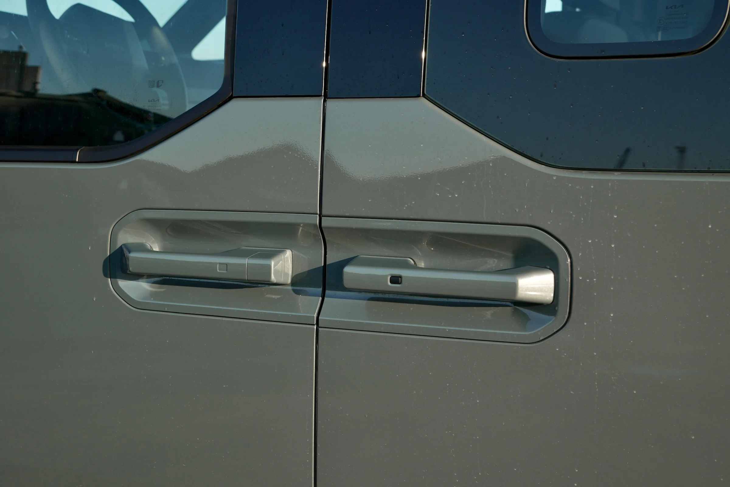 DUEL Kia PV5 Pass vs VW ID. Buzz 715