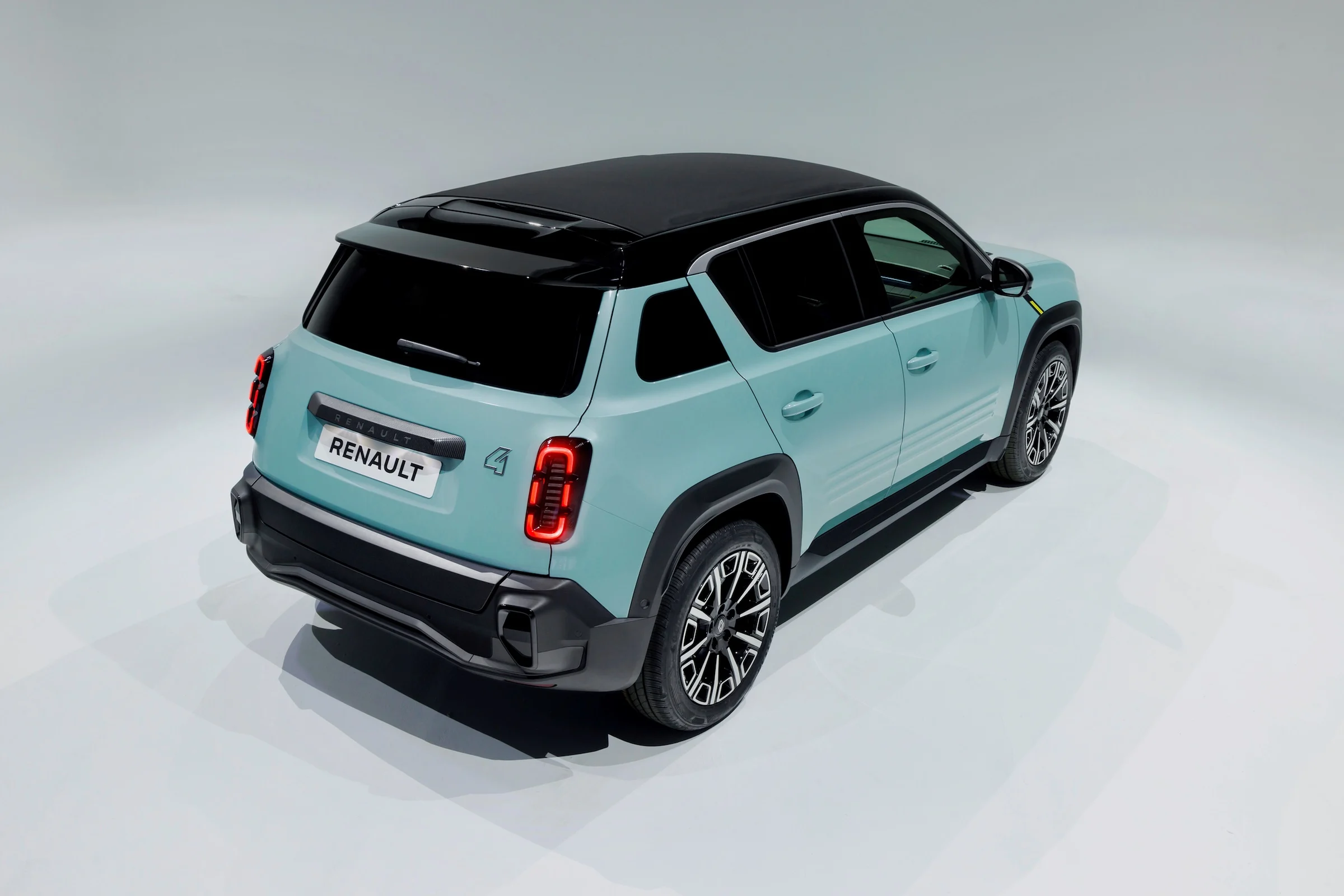 Renault-4-E-Tech-electric-kopi 8