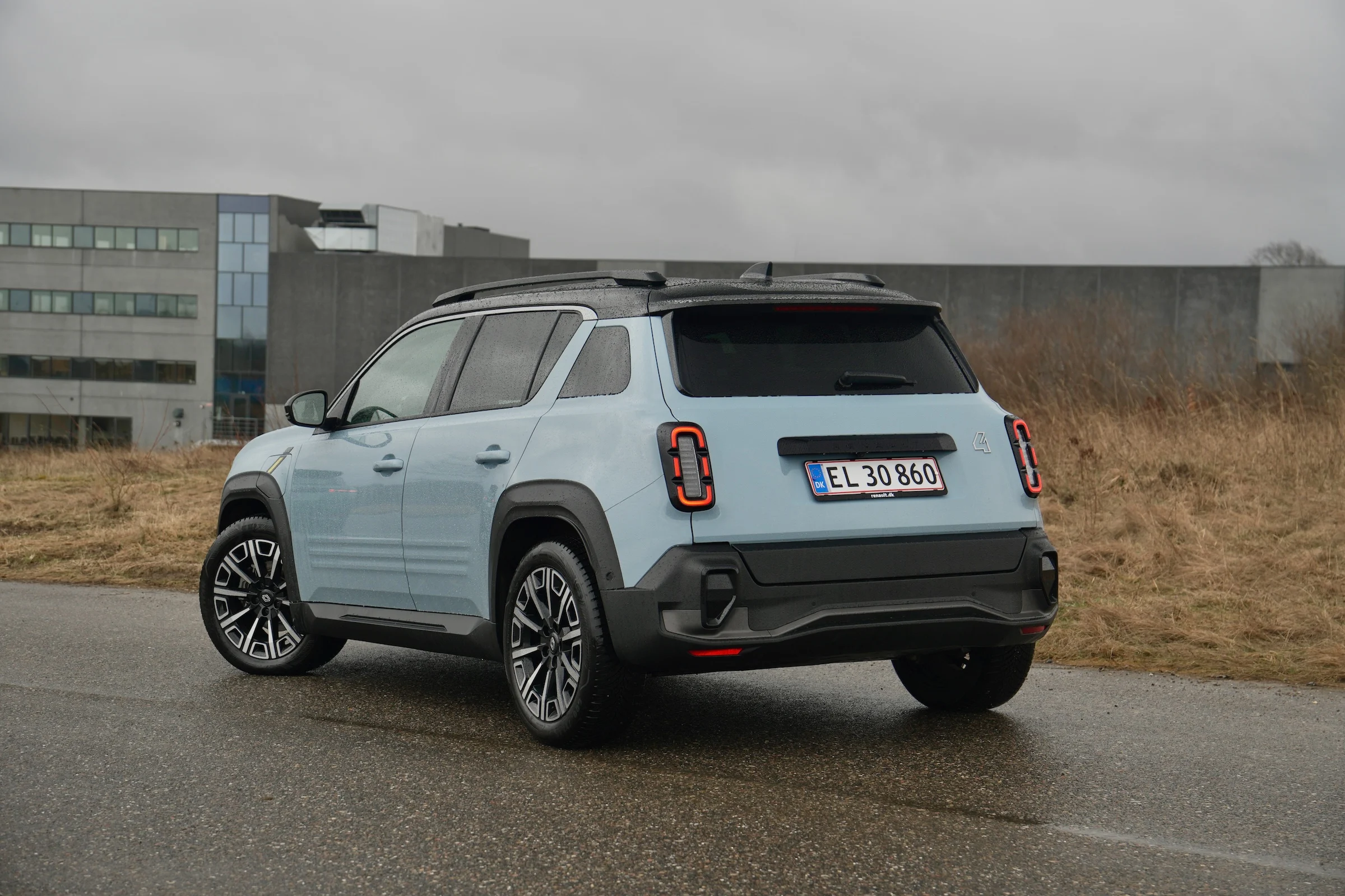 DUEL Jaecoo J5 EV vs Renault 4 E-Tech 073