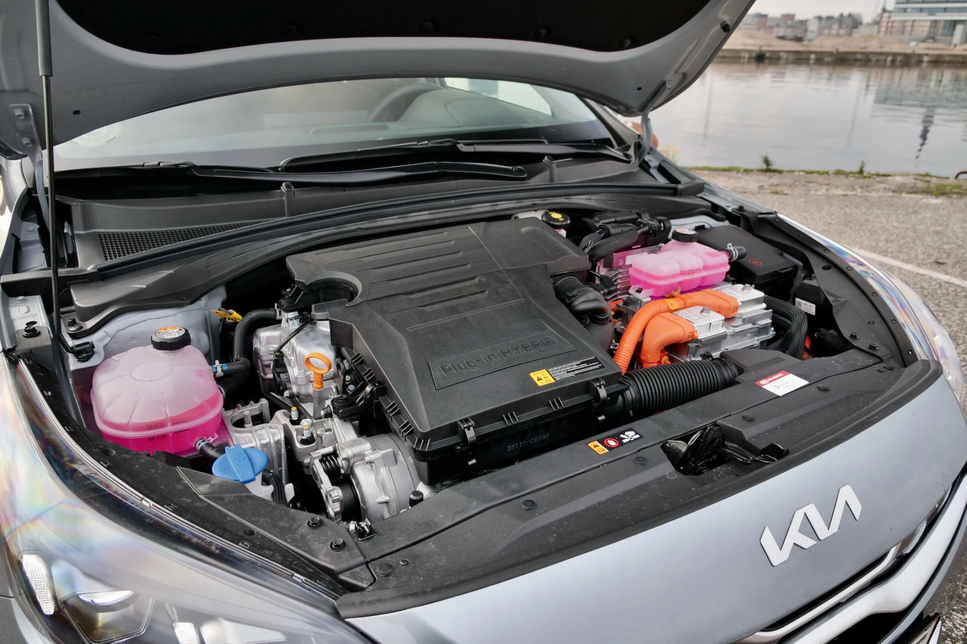 Bilbasen DUEL Kia Ceed SW PHEV vs Suzuki Swace Hybrid9855