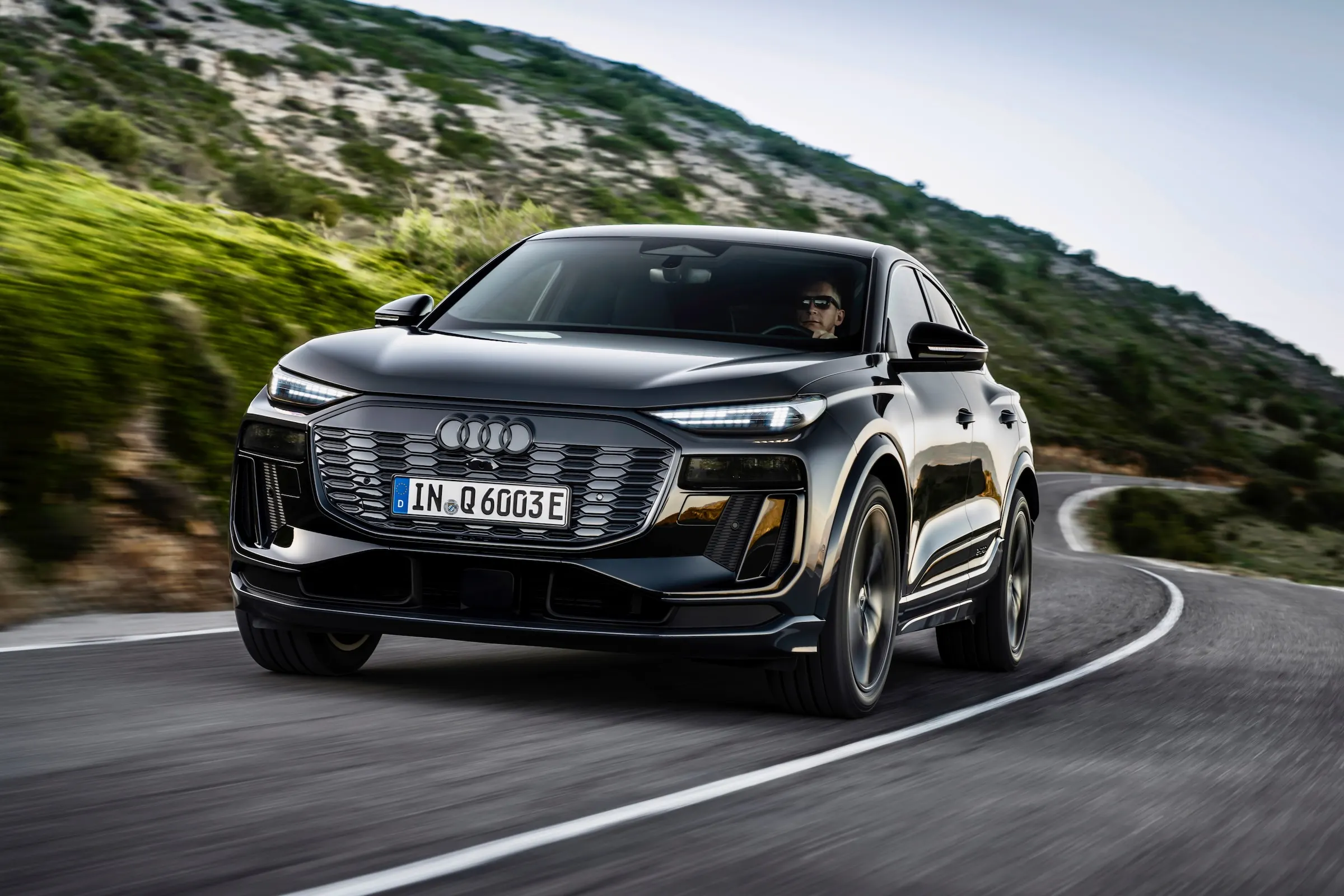 Audi SQ6 E-Tron 37 large