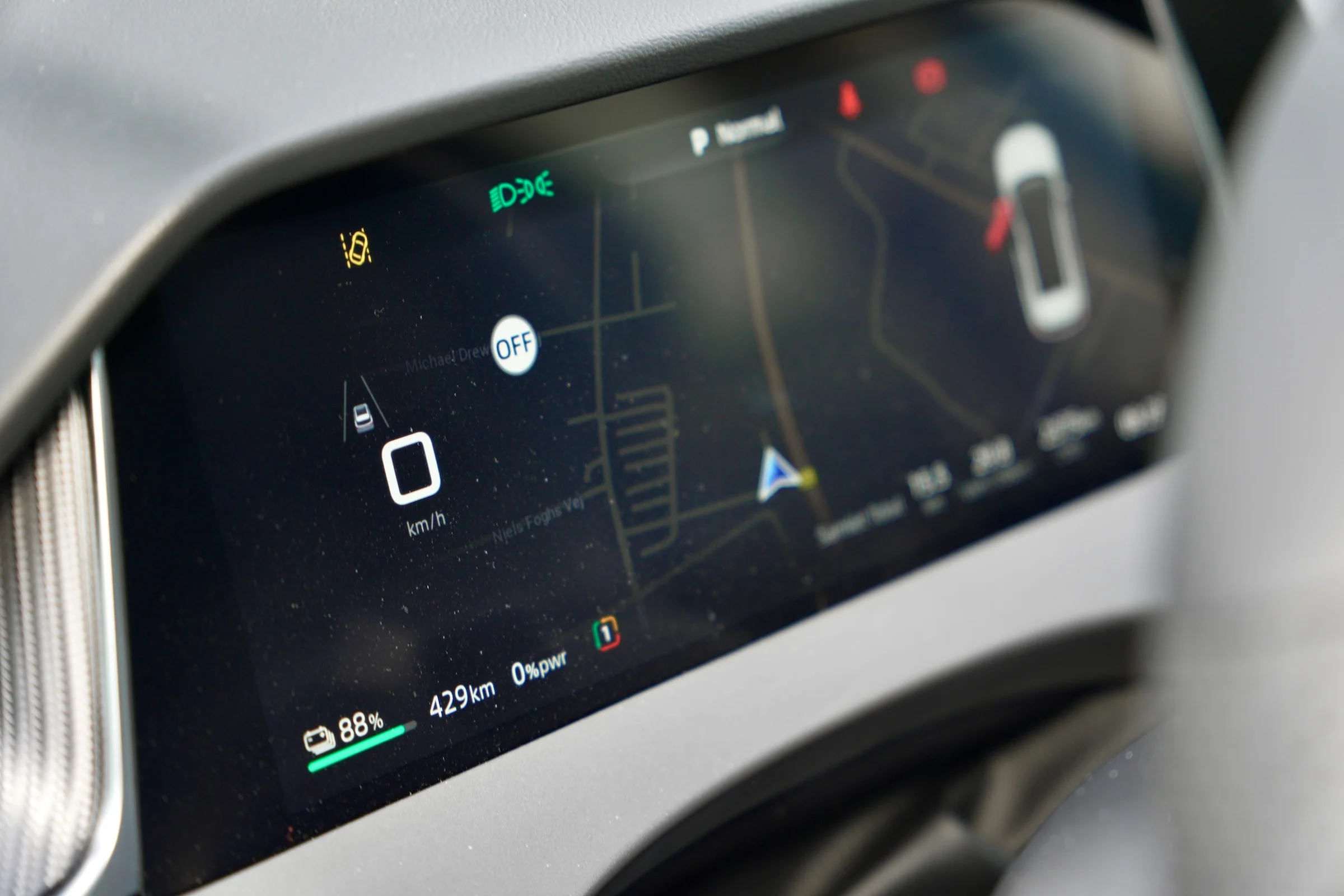DUEL MGS6 EV vs Tesla Model Y Baghjuls MBB 572
