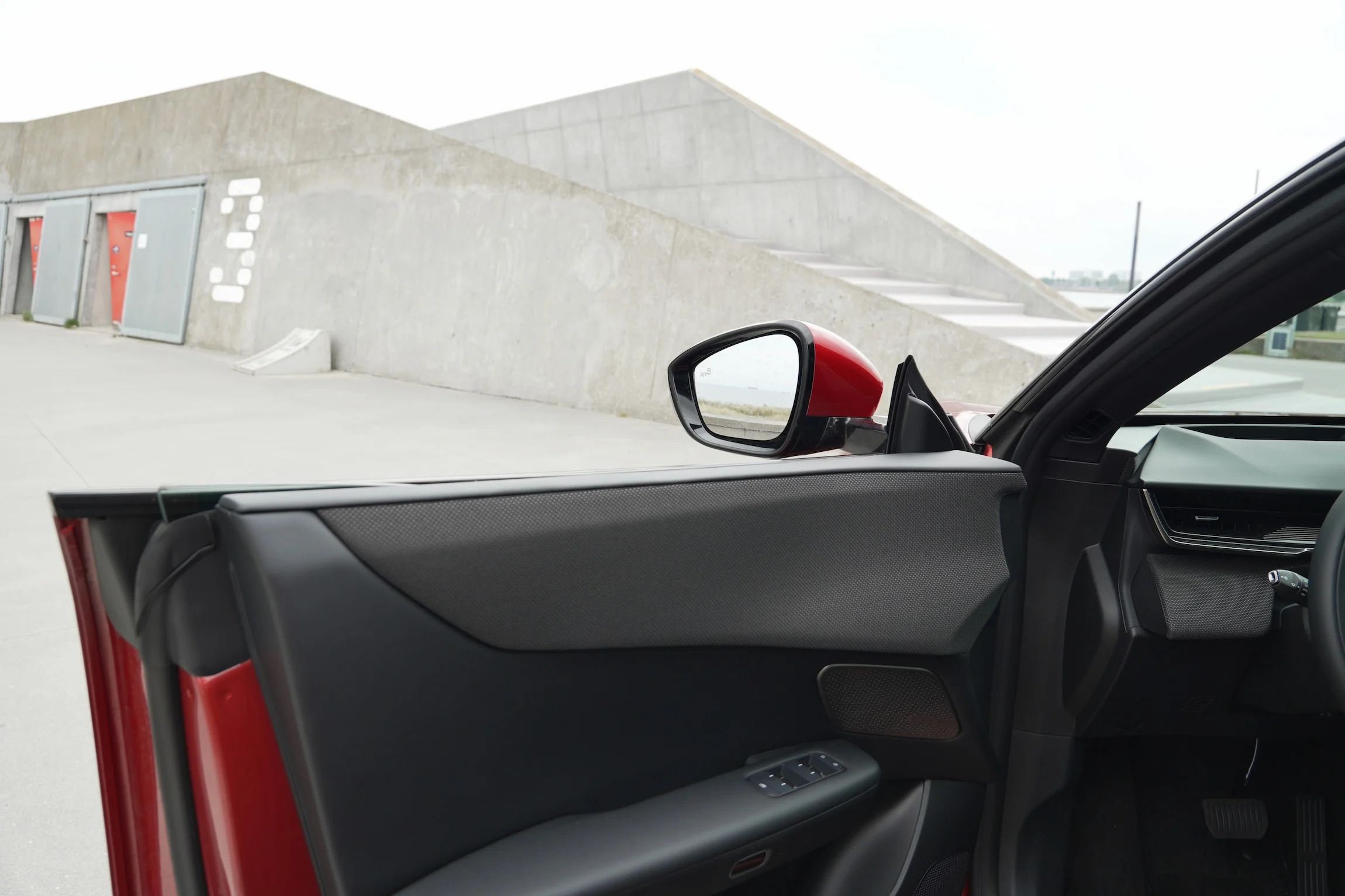 FØRSTE TUR Mazda CX-6e MBB 260