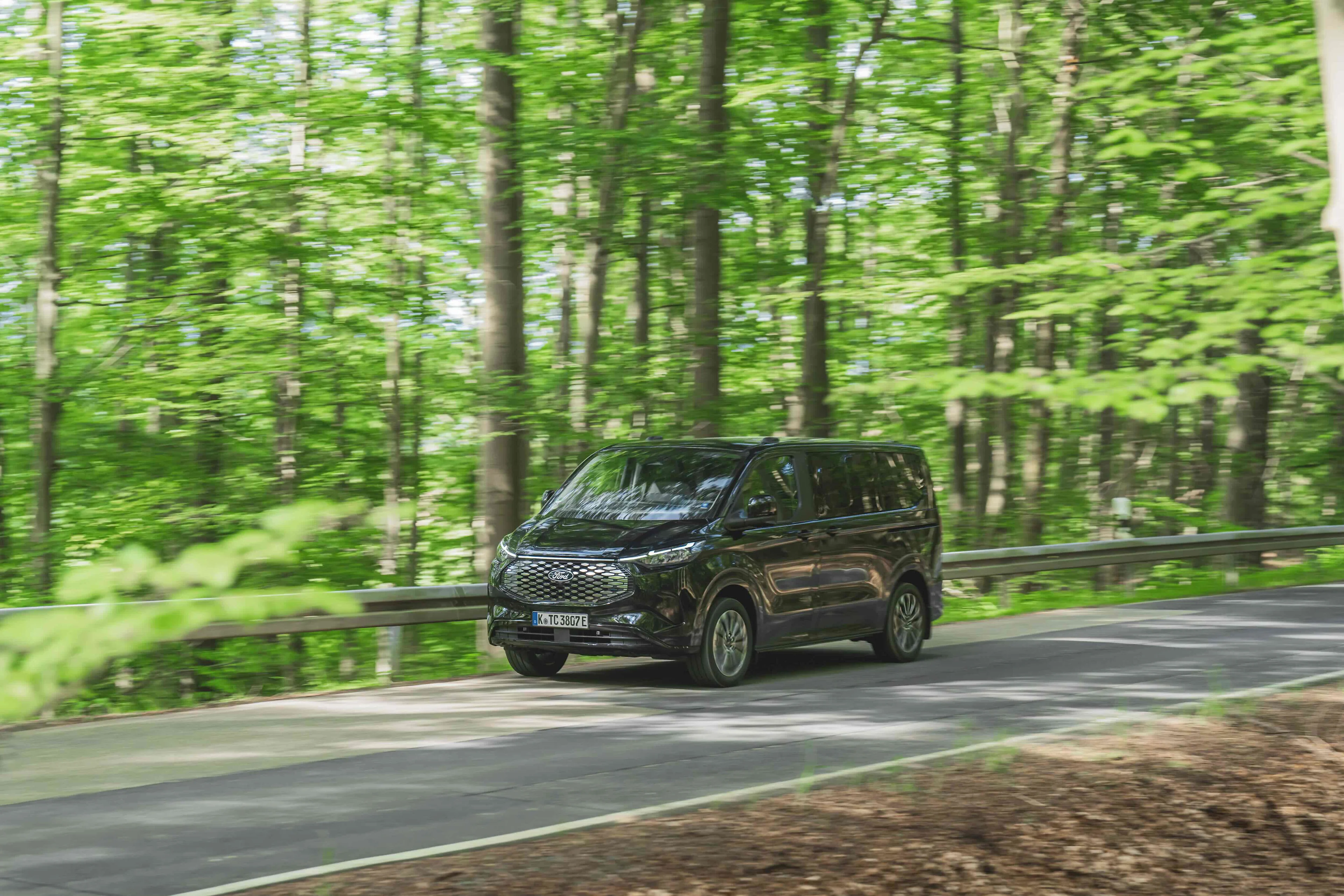 Ford E-Tourneo Custom Titanium X (6)