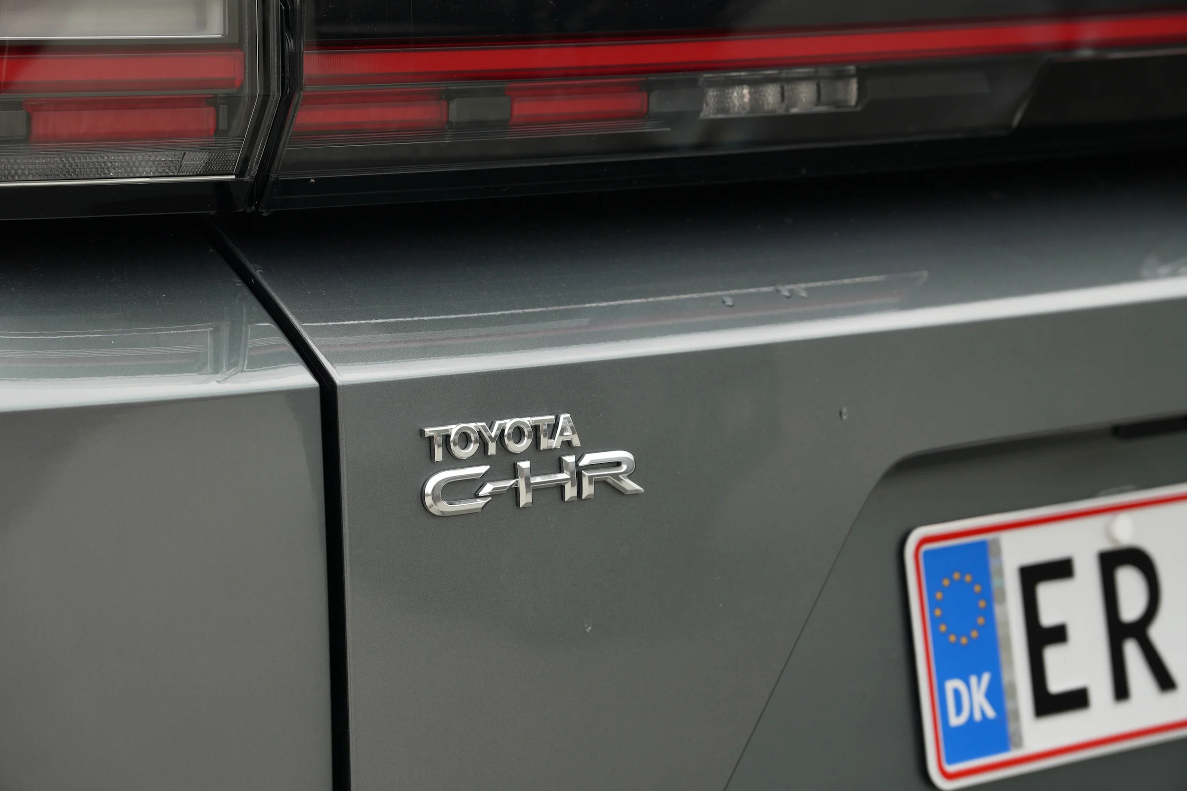DUEL Nissan Leaf vs Toyota C-HR+ MBB 867