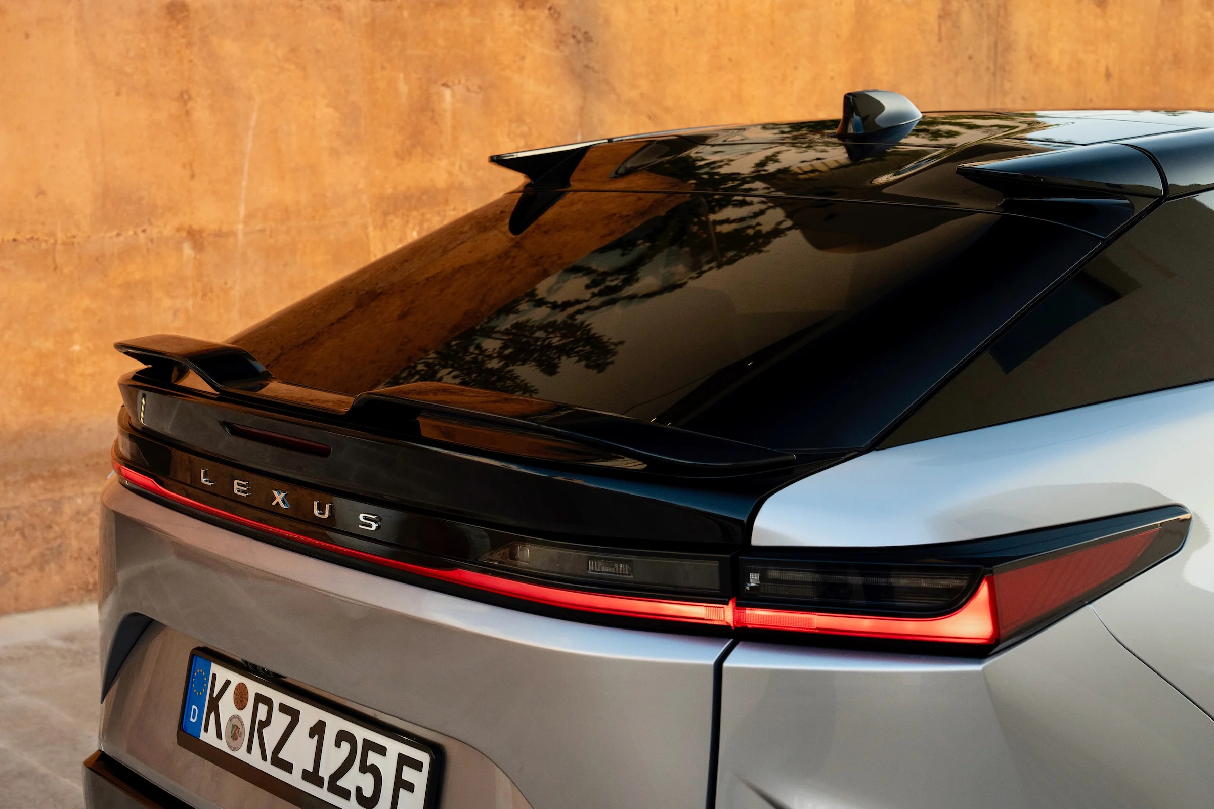 Lexus RZ 2025 sonicplatinum056detail