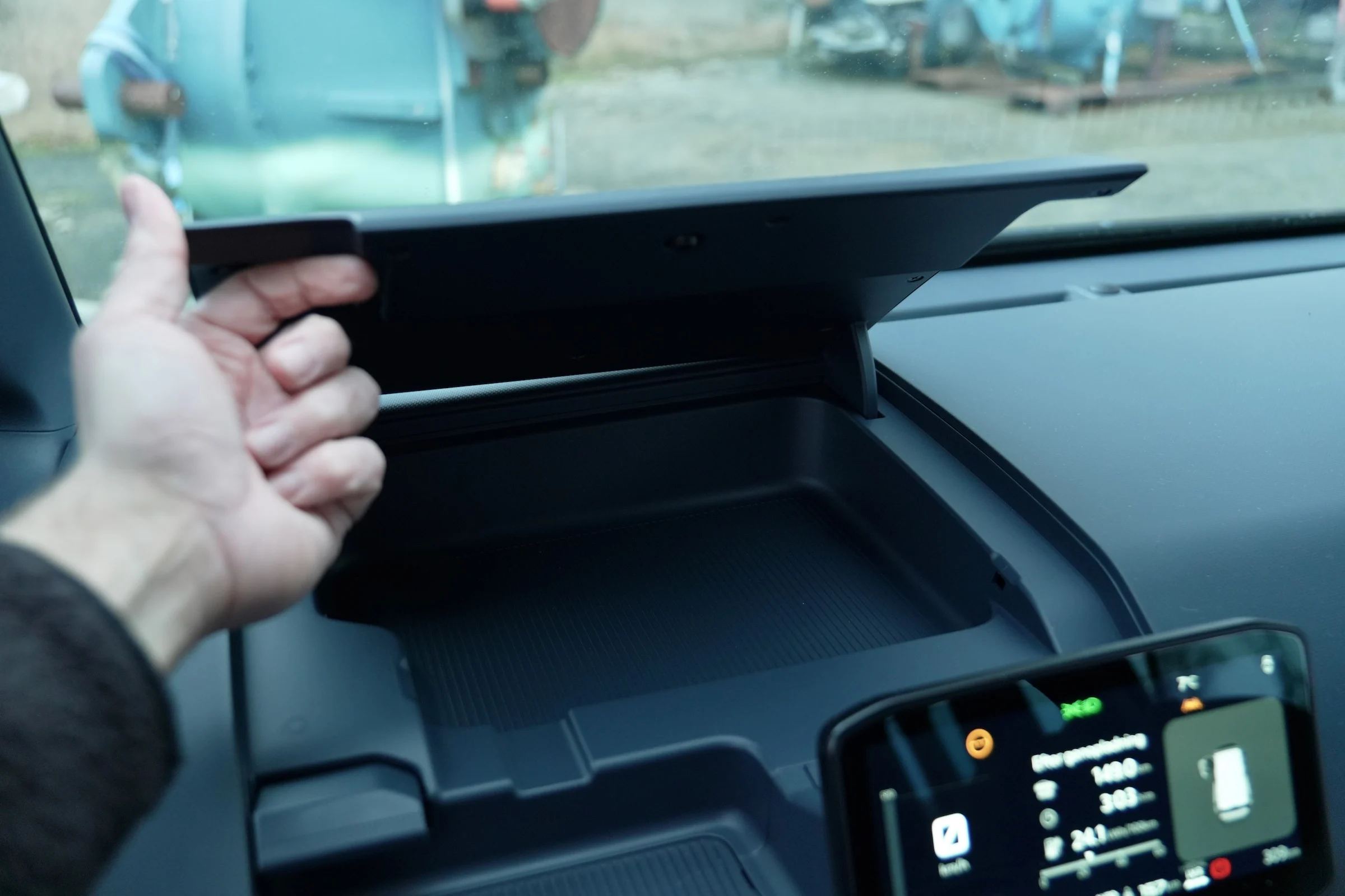 TEST Kia PV5 Passenger LR MBB 244