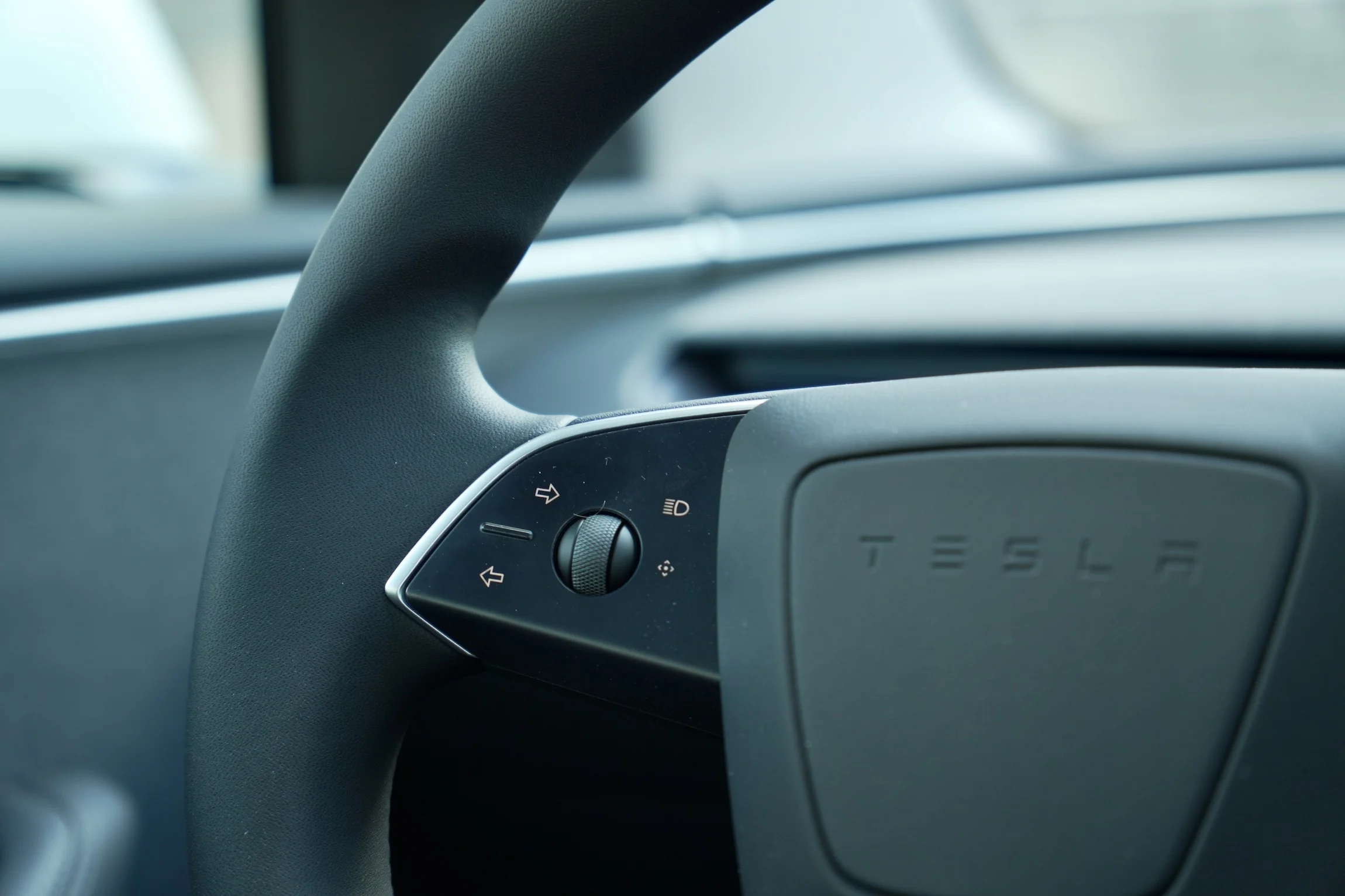 STORTEST Mazda 6e Tesla Model 3 VW ID.7 MBB5240