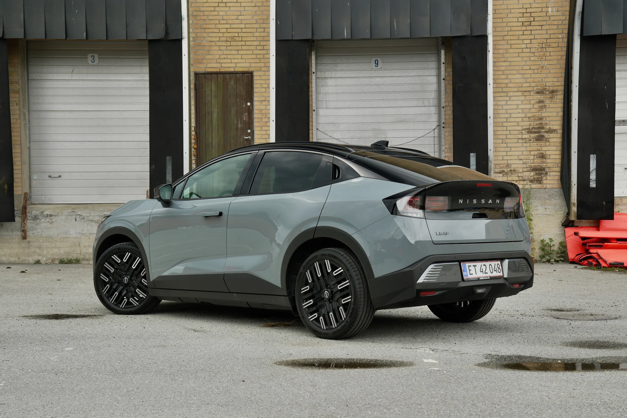 DUEL Nissan Leaf vs Toyota C-HR+ MBB 892