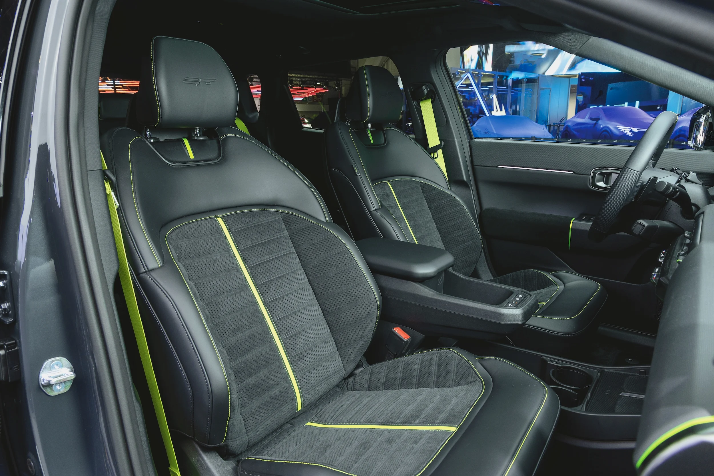 kia-ev4-gt-penta-metal-motorshow-interior-print-3600x2400-05