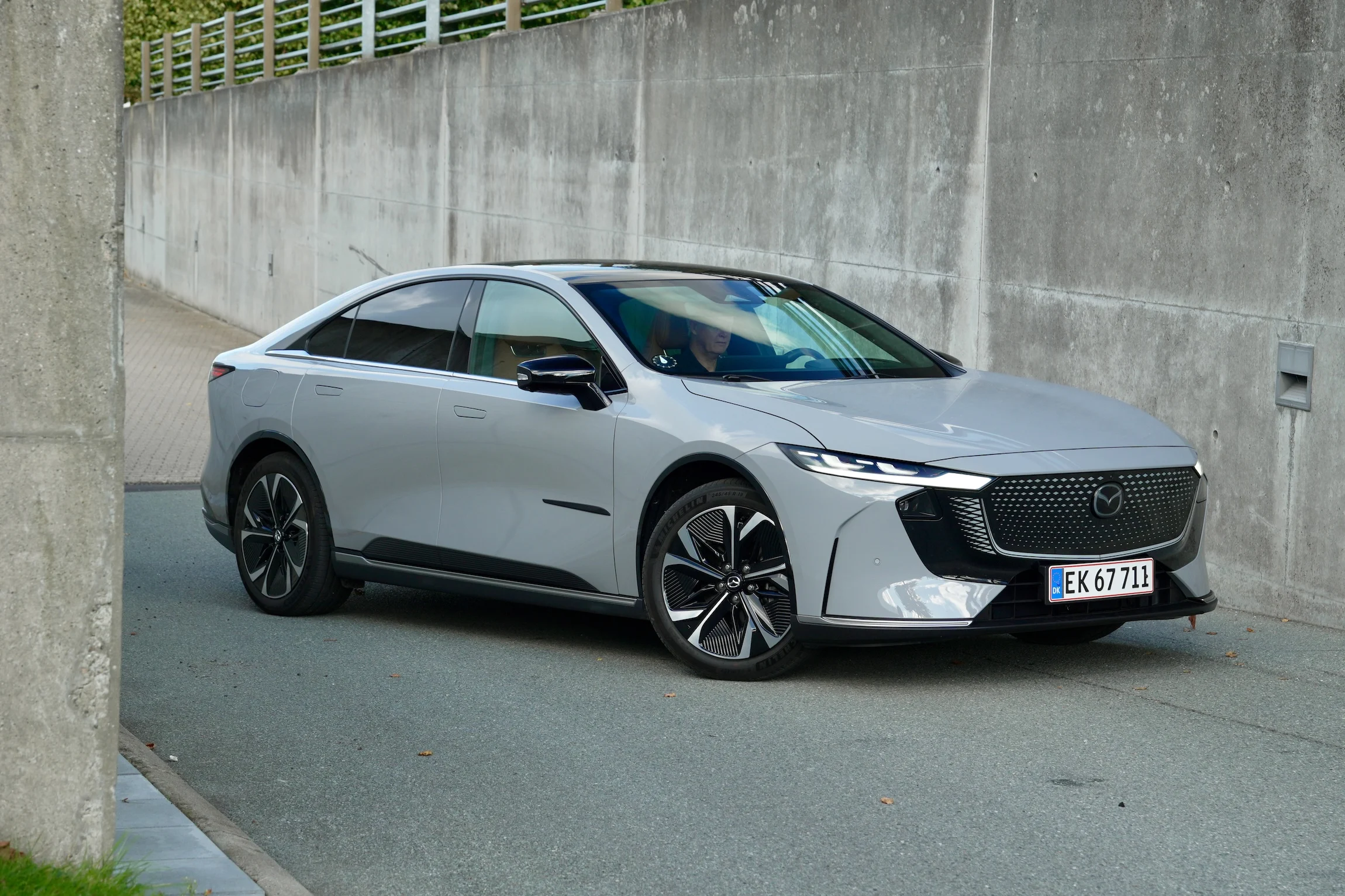 STORTEST Mazda 6e Tesla Model 3 VW ID.7 MBB5135