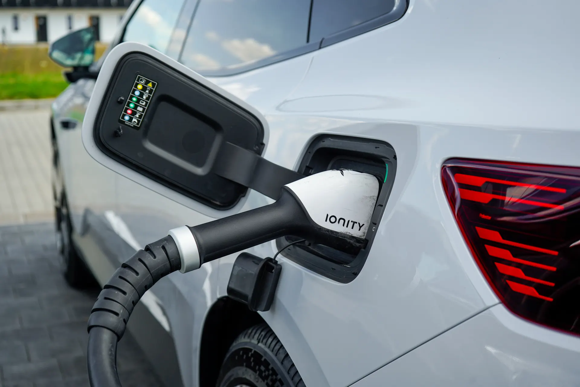 Polestar 4 ladestik