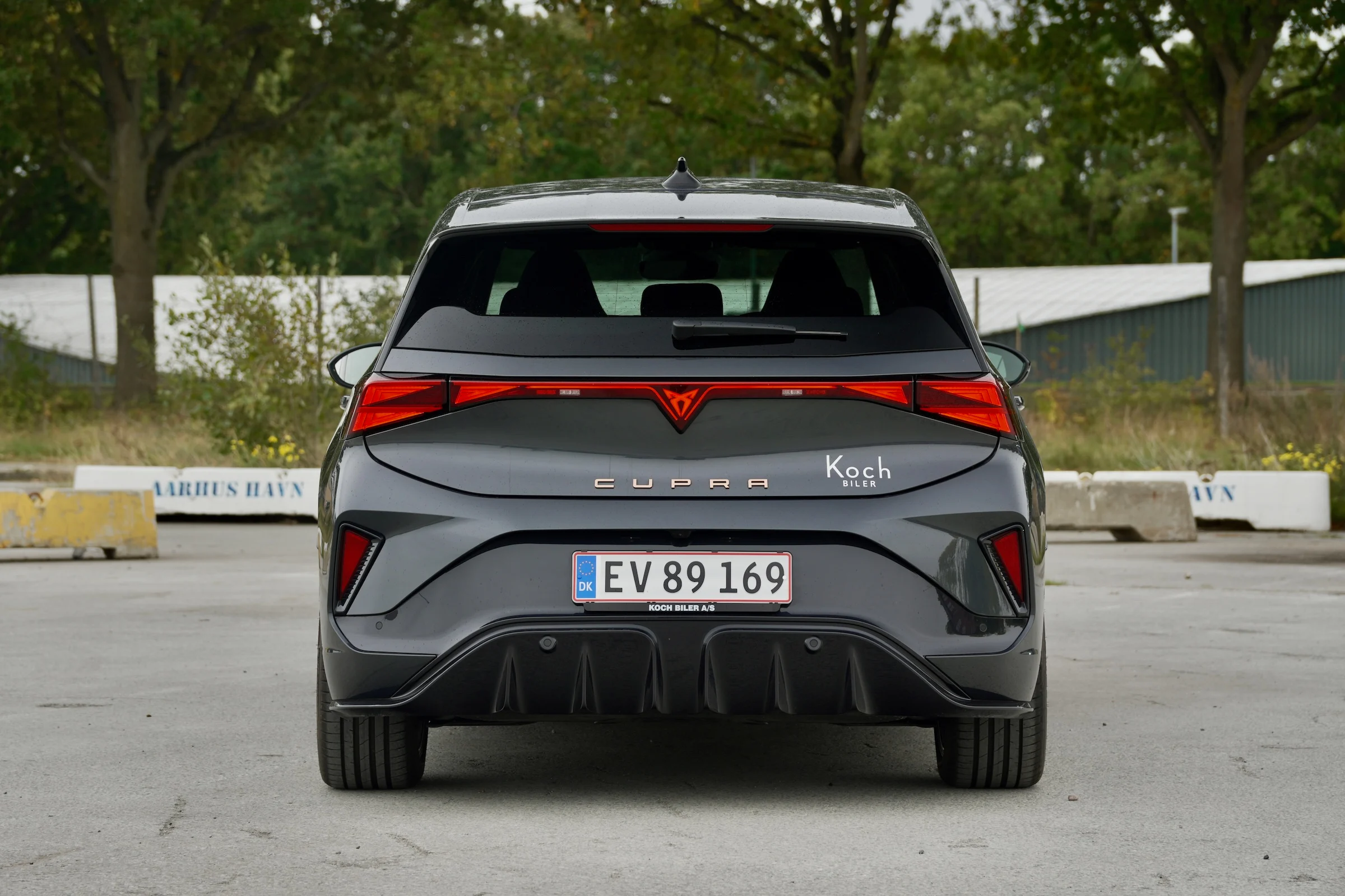 DUEL Cupra Born vs VW ID.3 Neo 3885