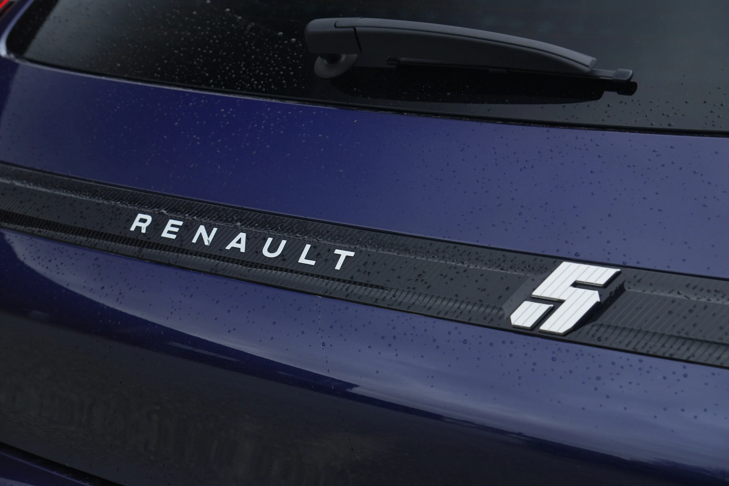 DUEL Firefly vs Renault 5 52 MBB 906