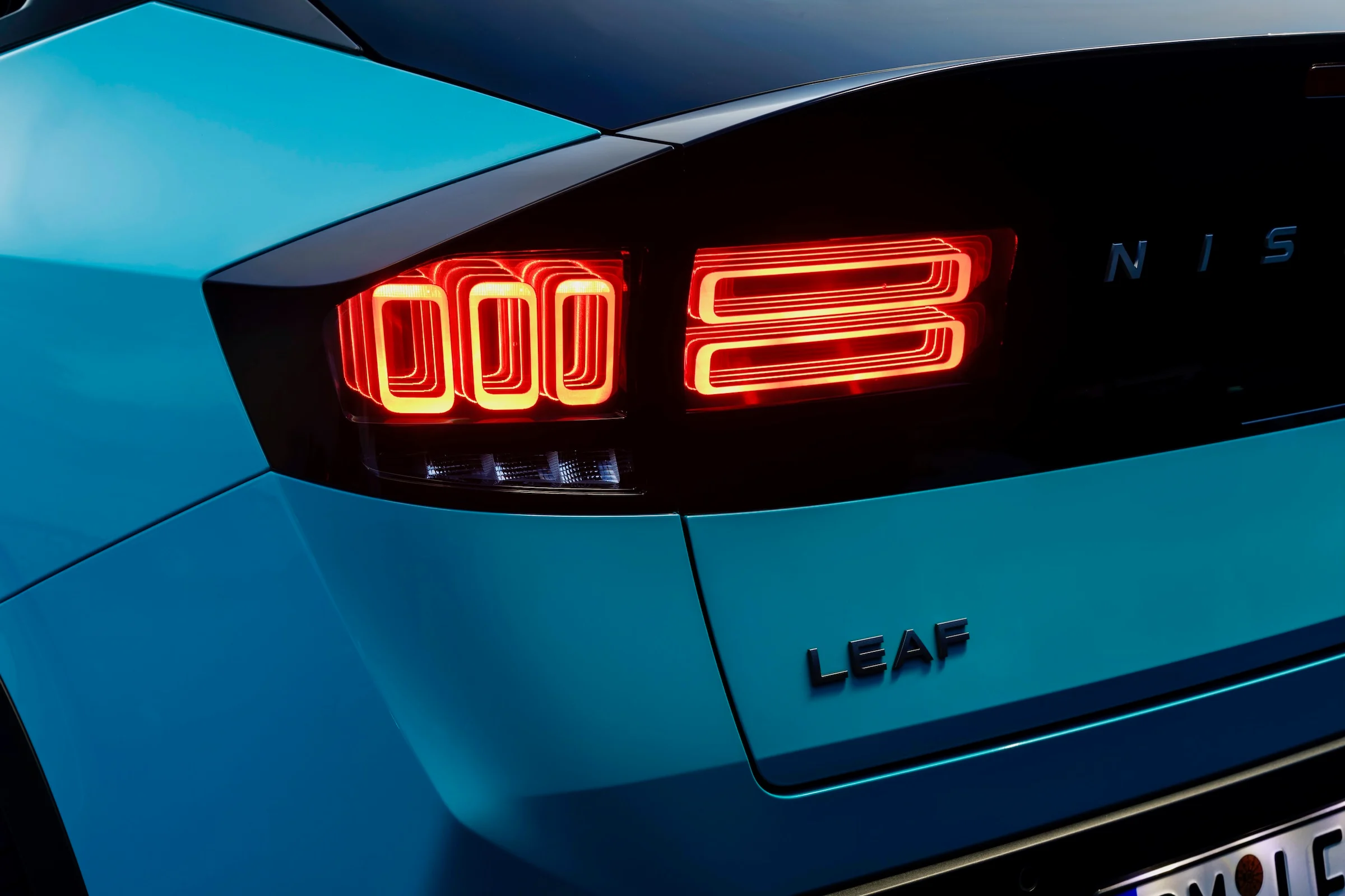 Nissan LEAF098