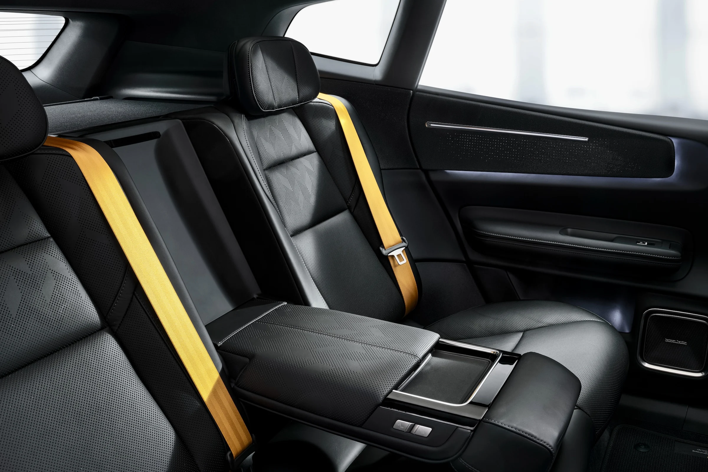 Polestar 4 SUV -5817-5polestar-260701-3391-v003-1