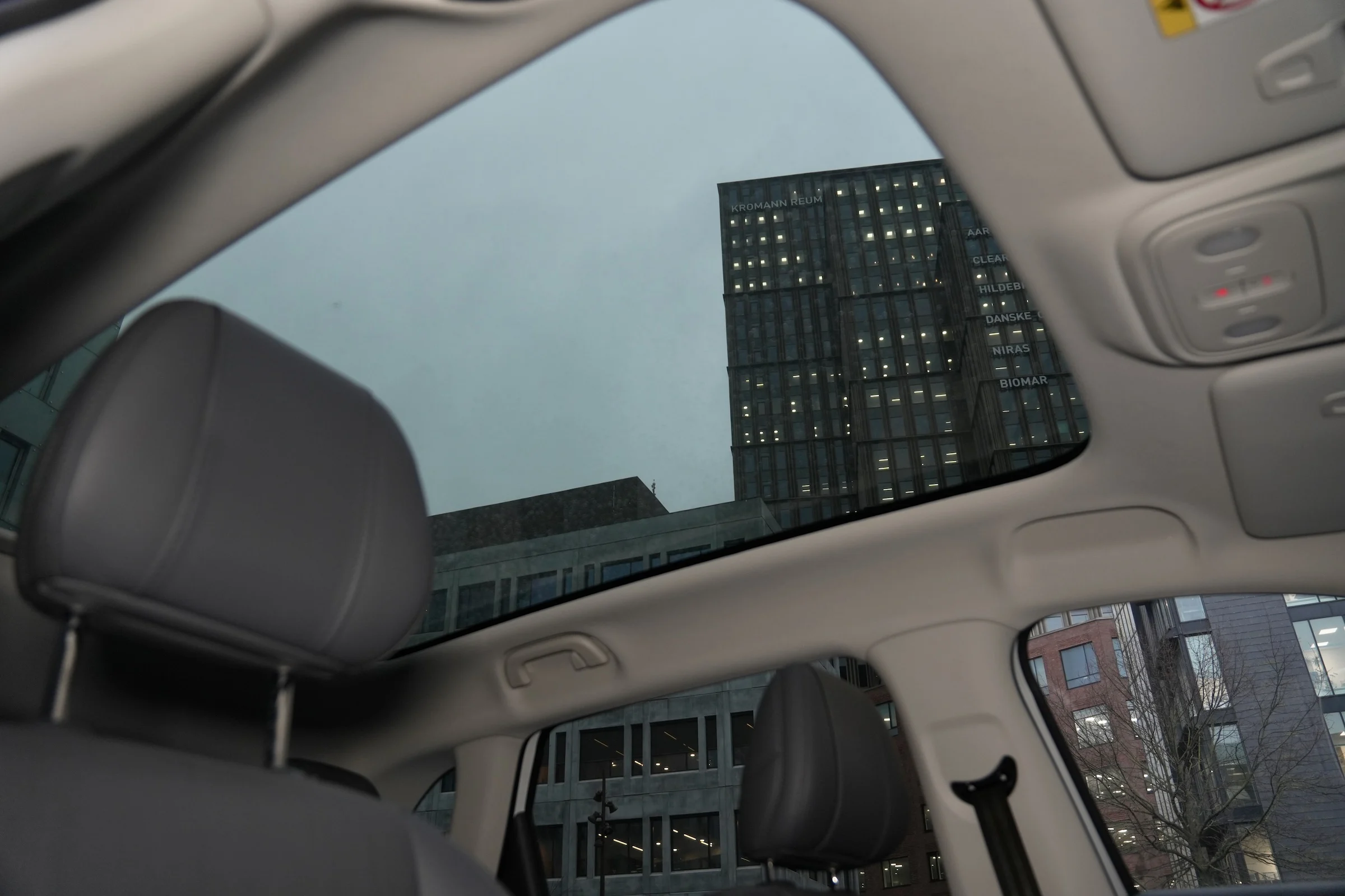 DUEL Leapmotor B10 vs Renault Scenic E-Tech MBB 242