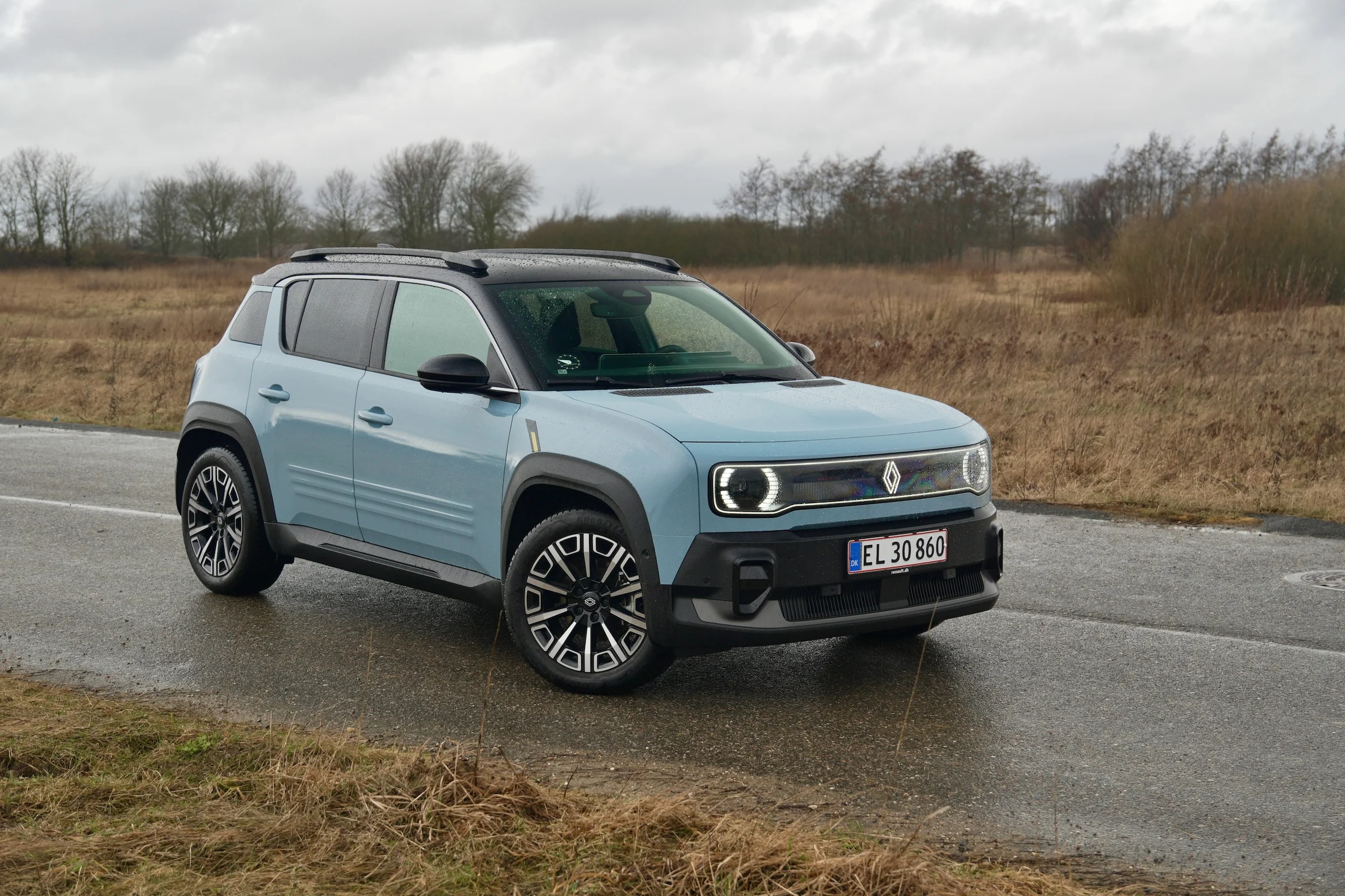 DUEL Jaecoo J5 EV vs Renault 4 E-Tech 080