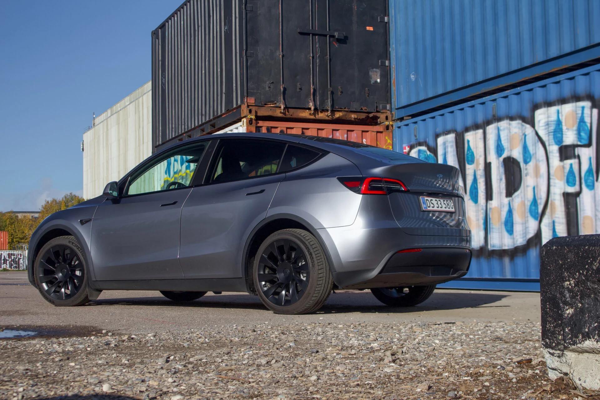 Tesla Model Y-16