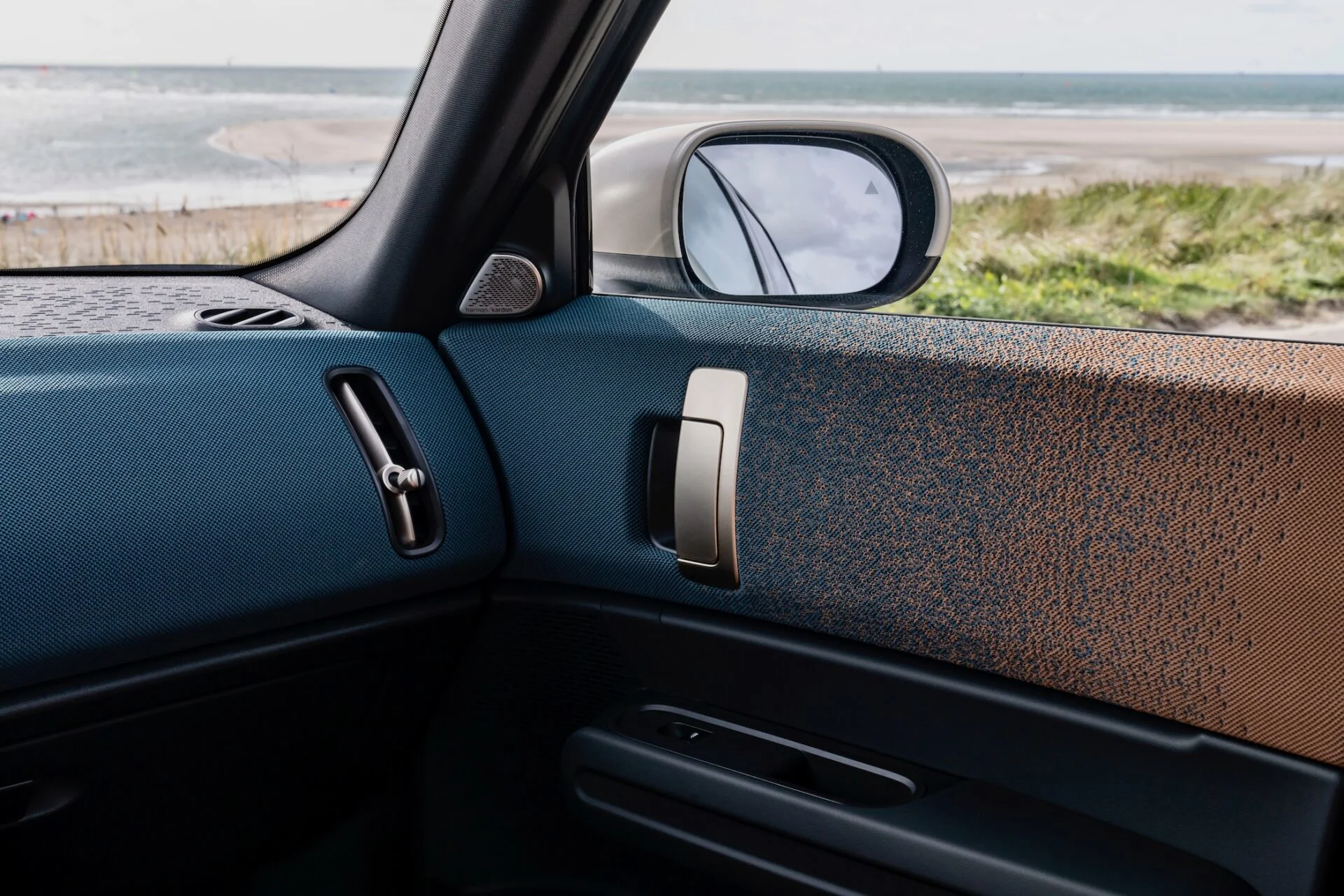 P90528263_highRes_mini-countryman-se-a