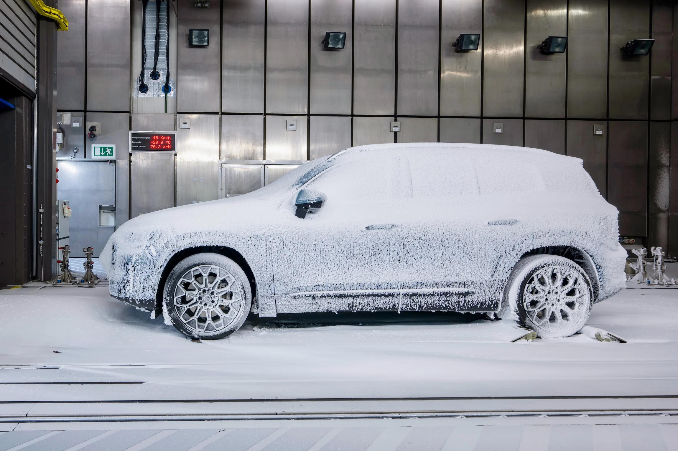 MB GLB EQ Tech 82 010