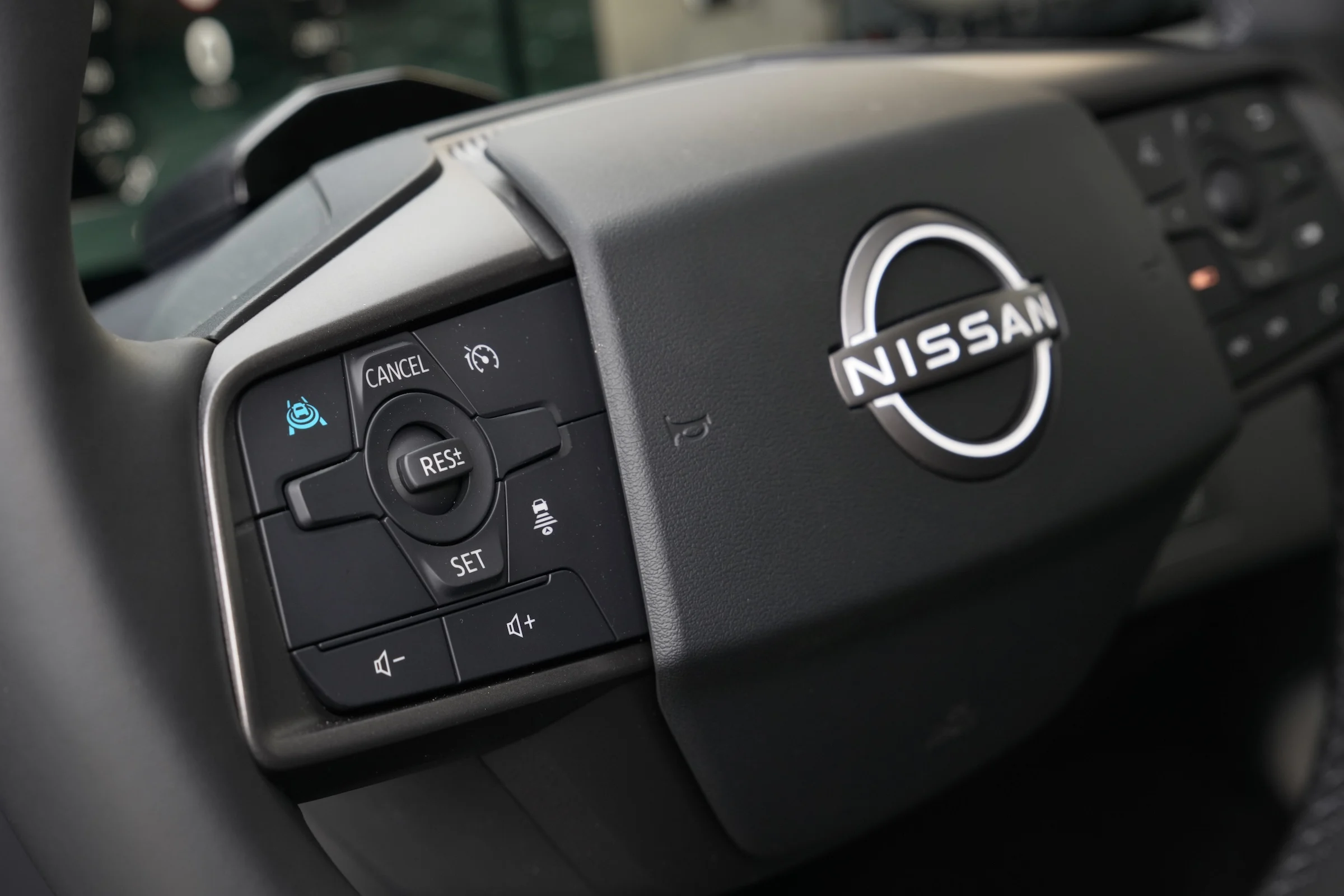 DUEL Nissan Leaf vs Toyota C-HR+ MBB 903