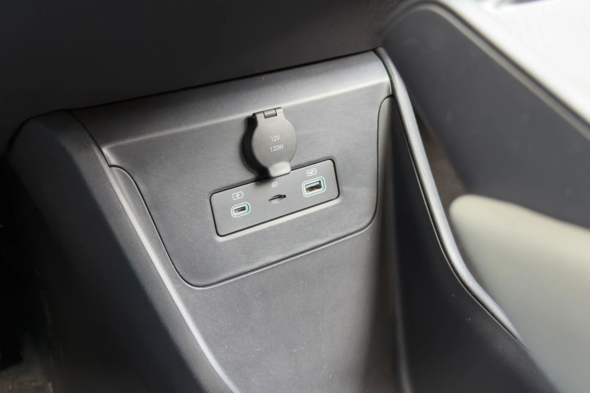 BYD Dolphin Surf - interiør-14