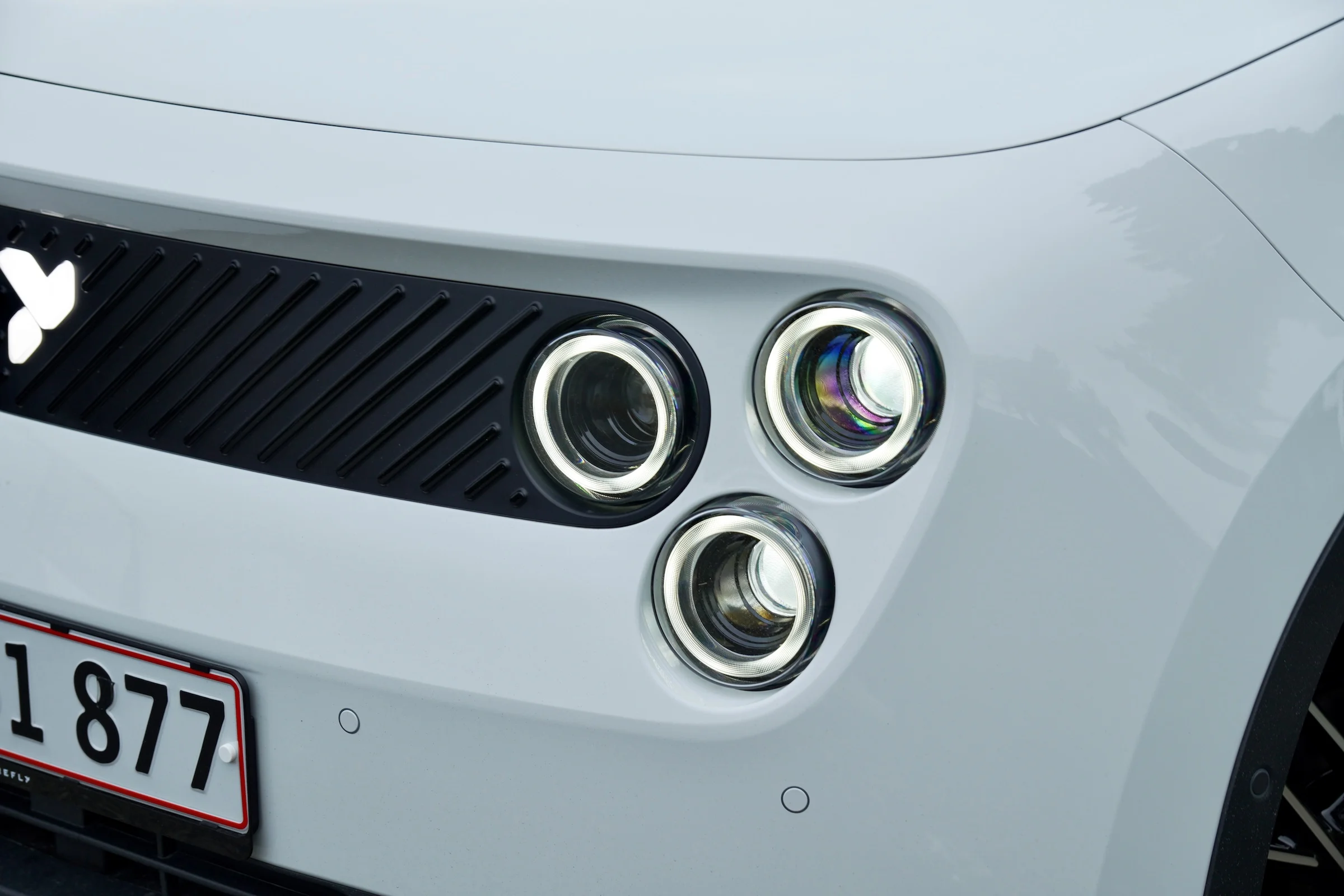 DUEL Firefly vs Renault 5 52 MBB 898