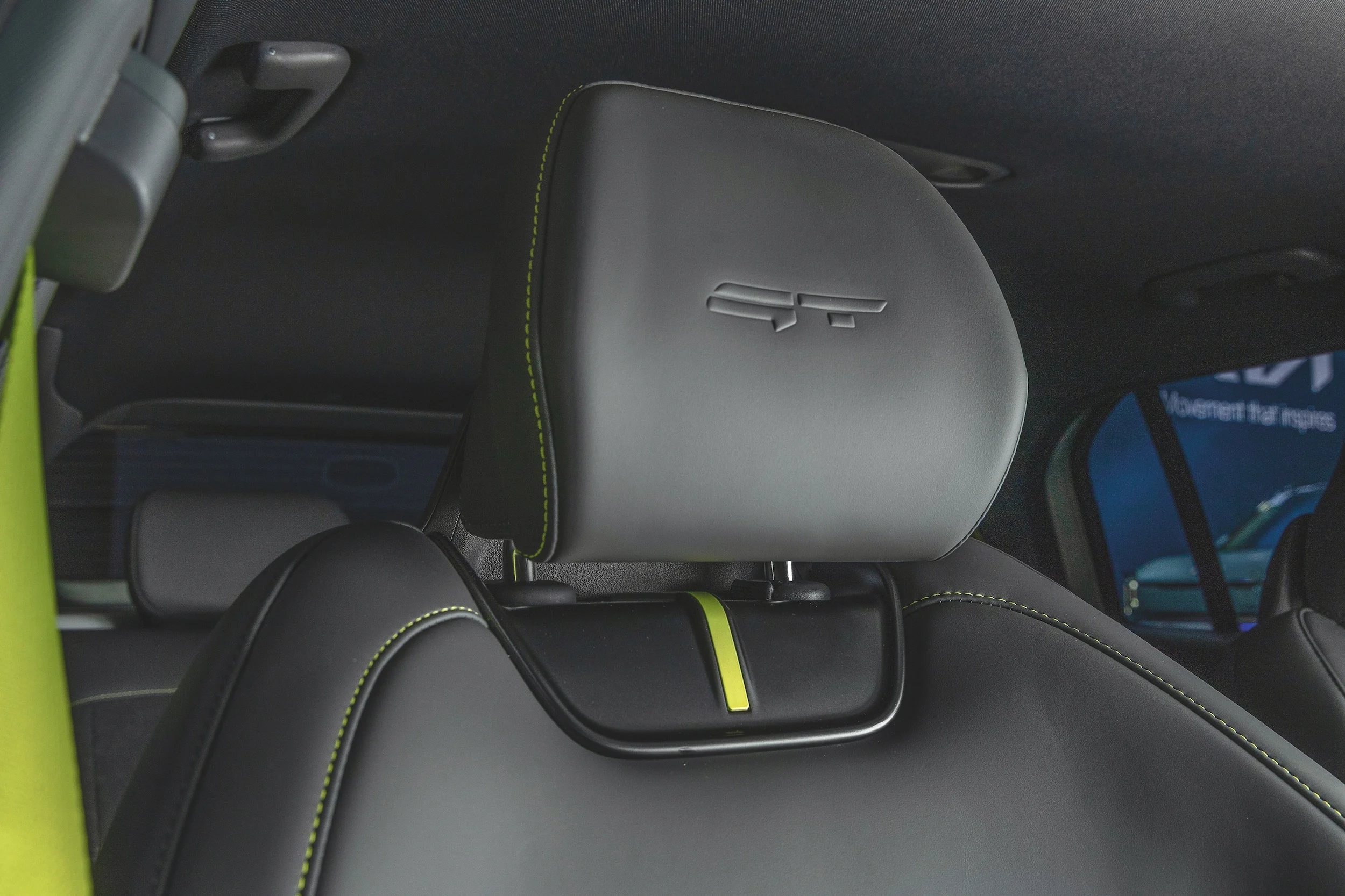 kia ev3-gt-ivory-silver-matt-motorshow-interior-print-3600x2400-01