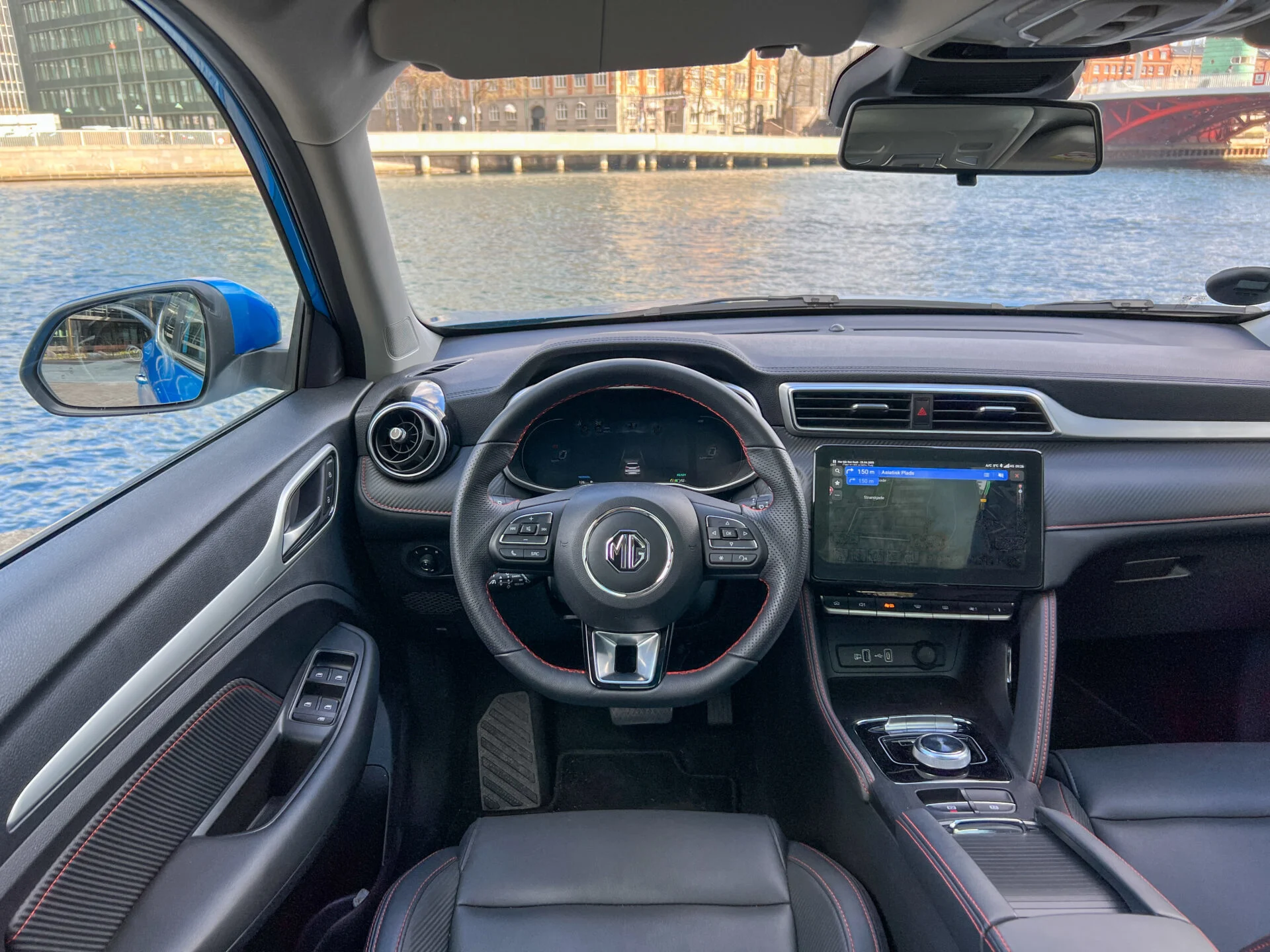 MG ZS EV vs MG4_Interior-13