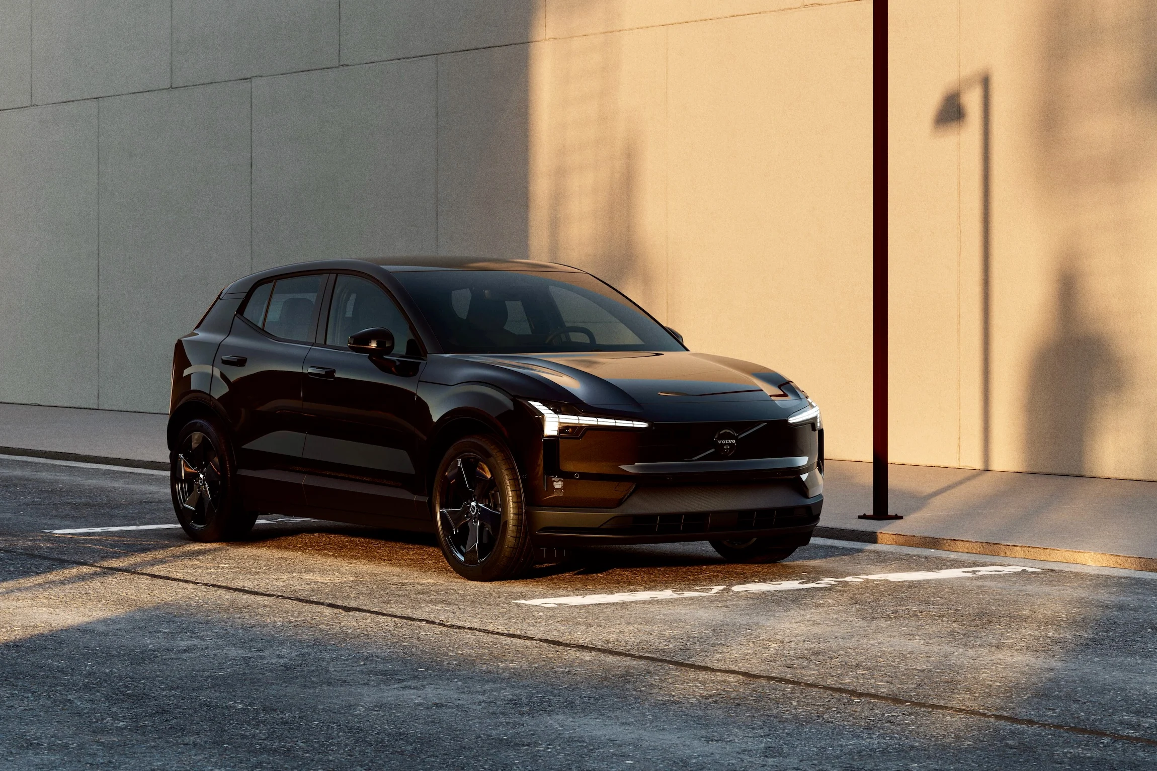 Exterior Front EX30 MY27