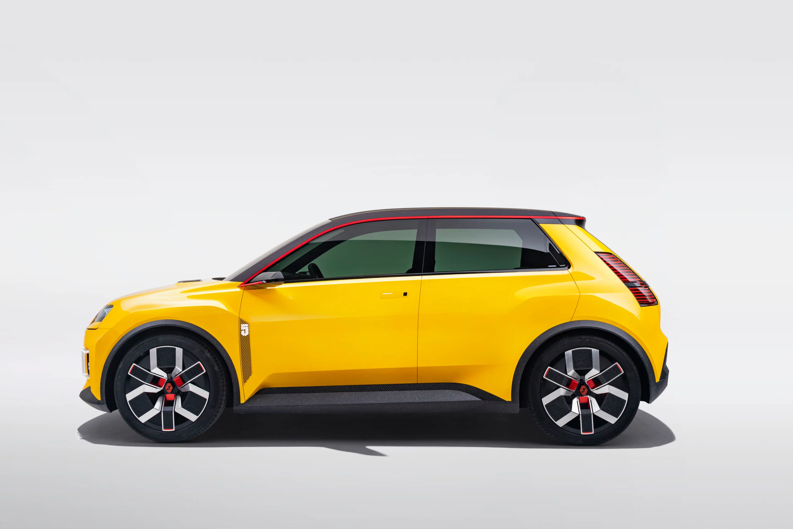 2021 &#8211; Renault 5 Prototype (1)