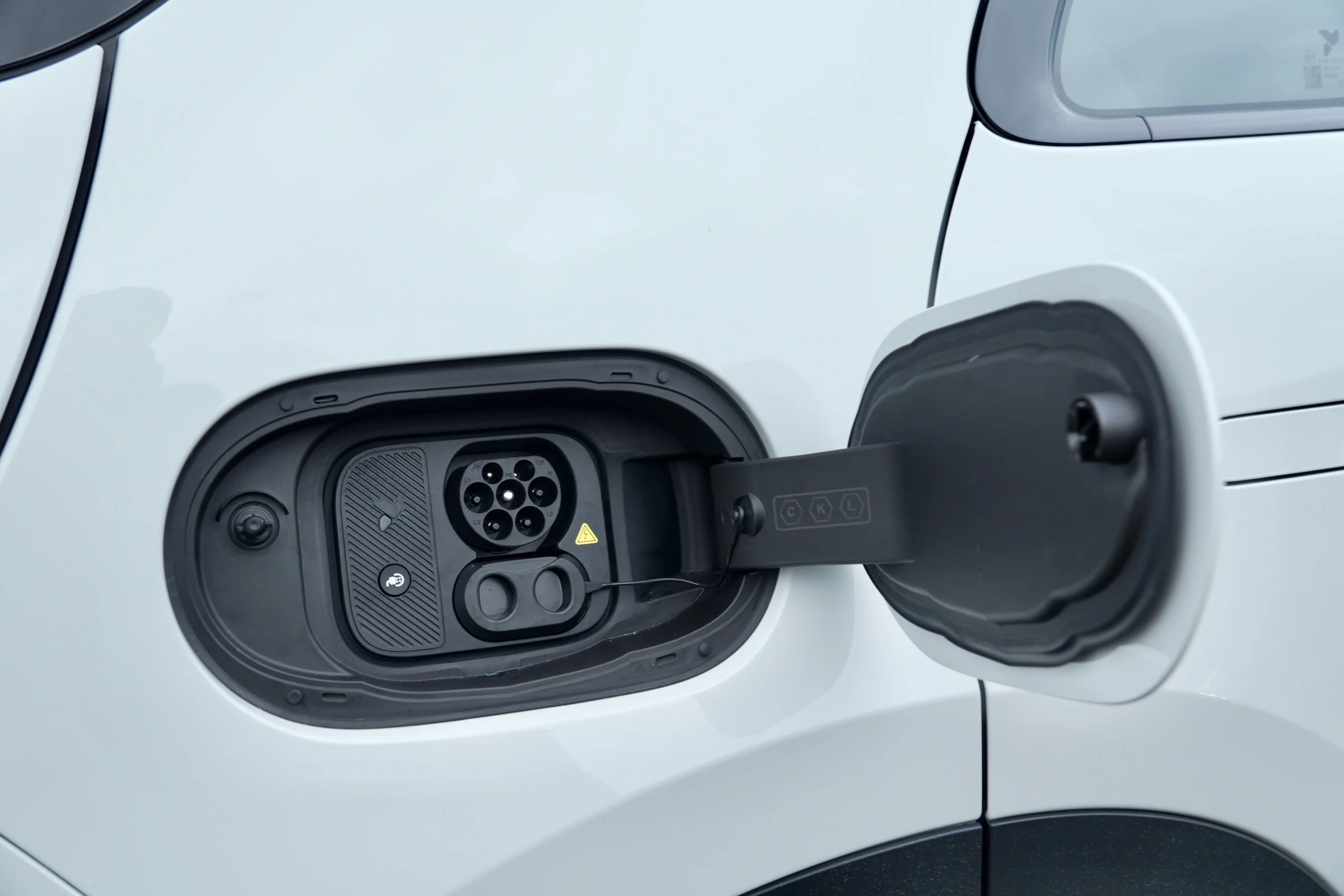 DUEL Firefly vs Renault 5 52 MBB 897