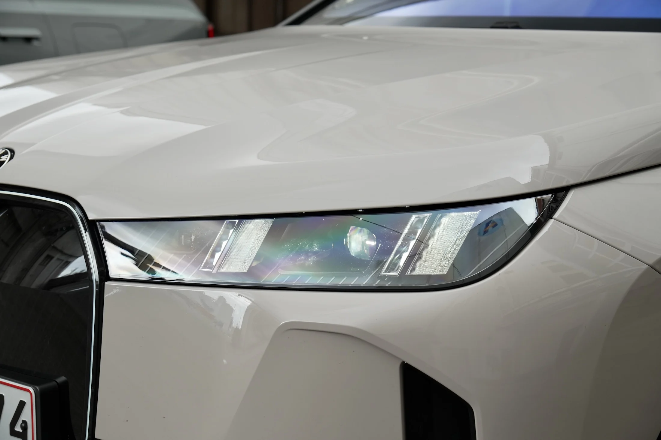 DUEL BMW iX vs Volvo EX90 MBB 2941