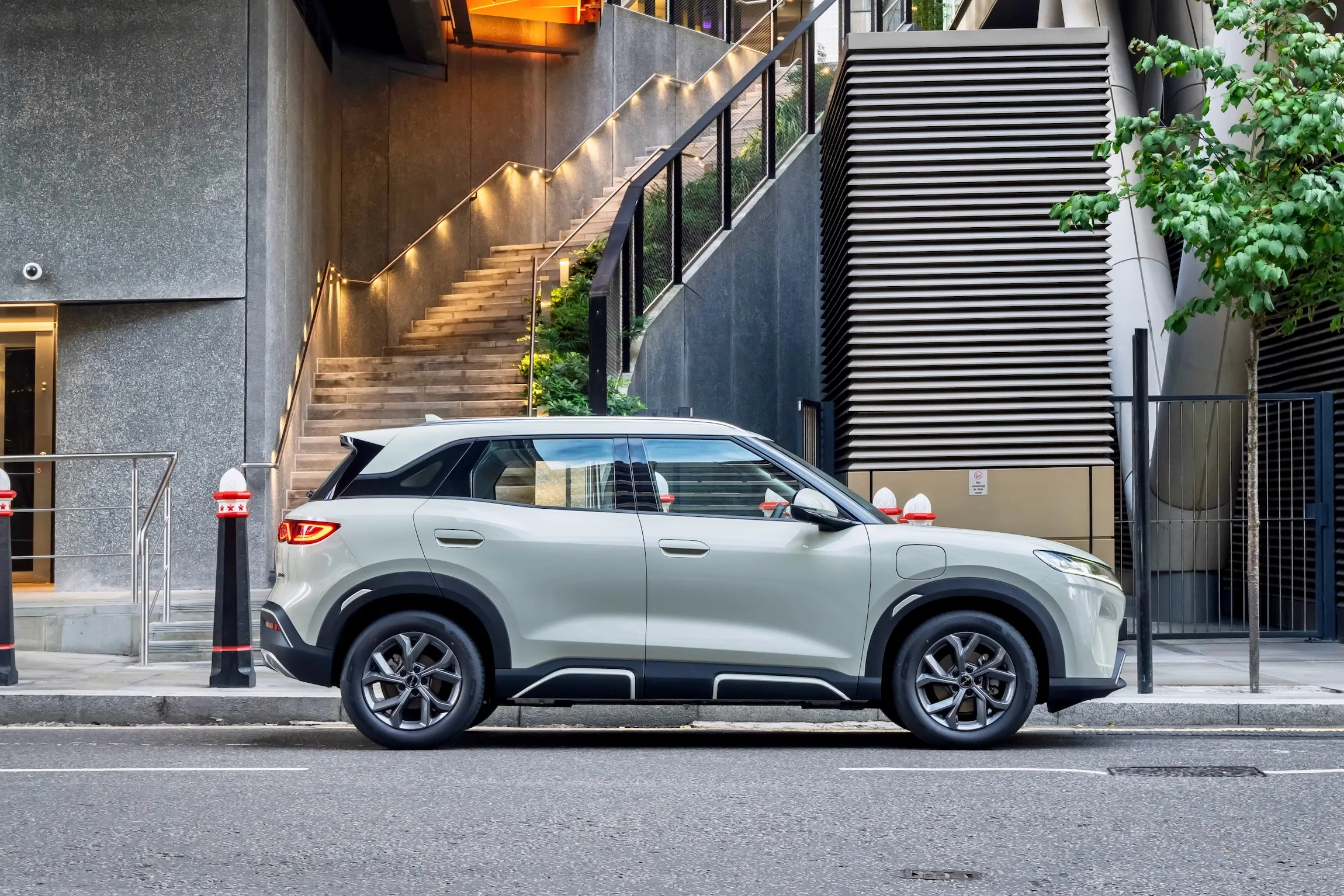 BYD ATTO 2 Hiking Green 002