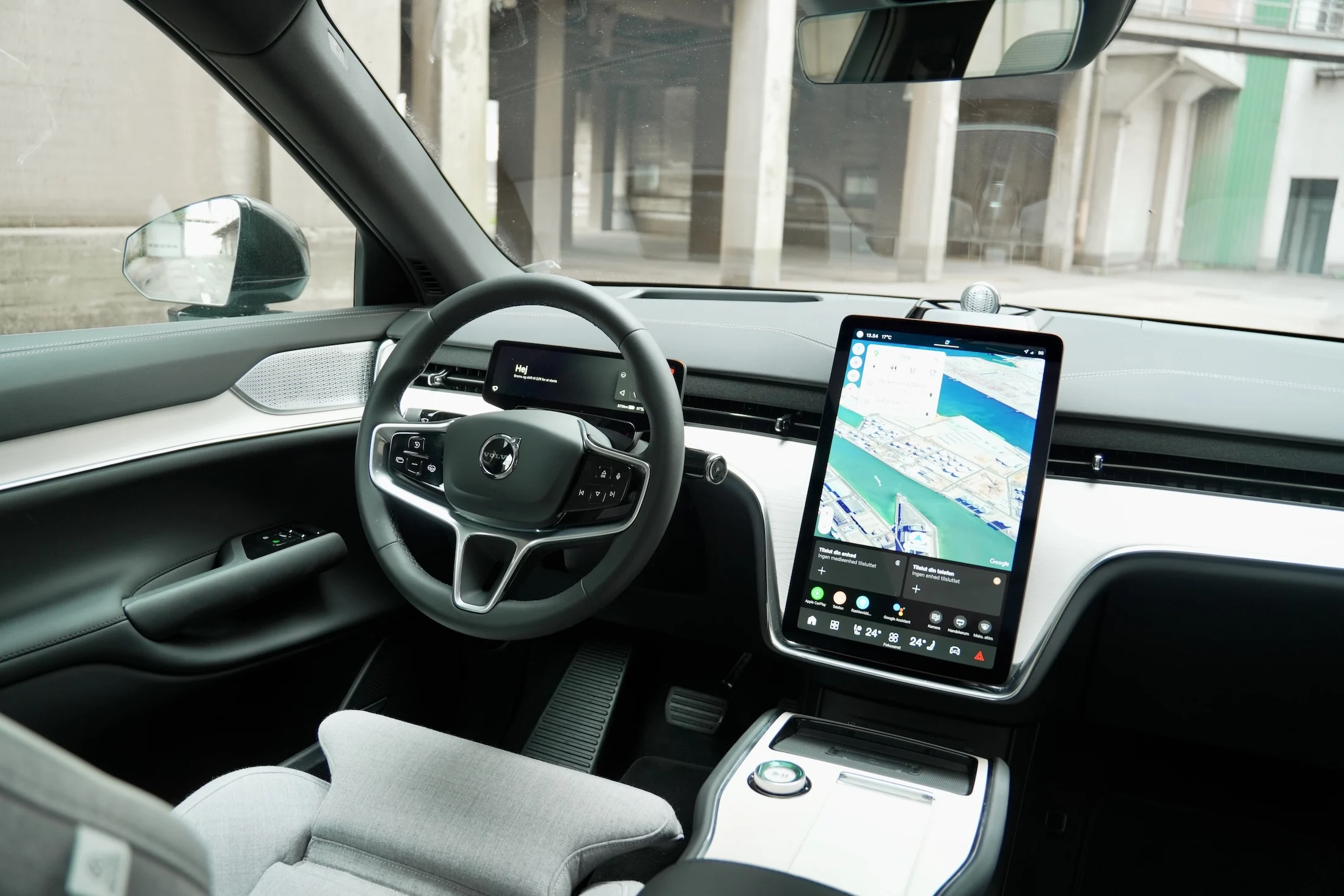 DUEL BMW iX vs Volvo EX90 MBB 3043