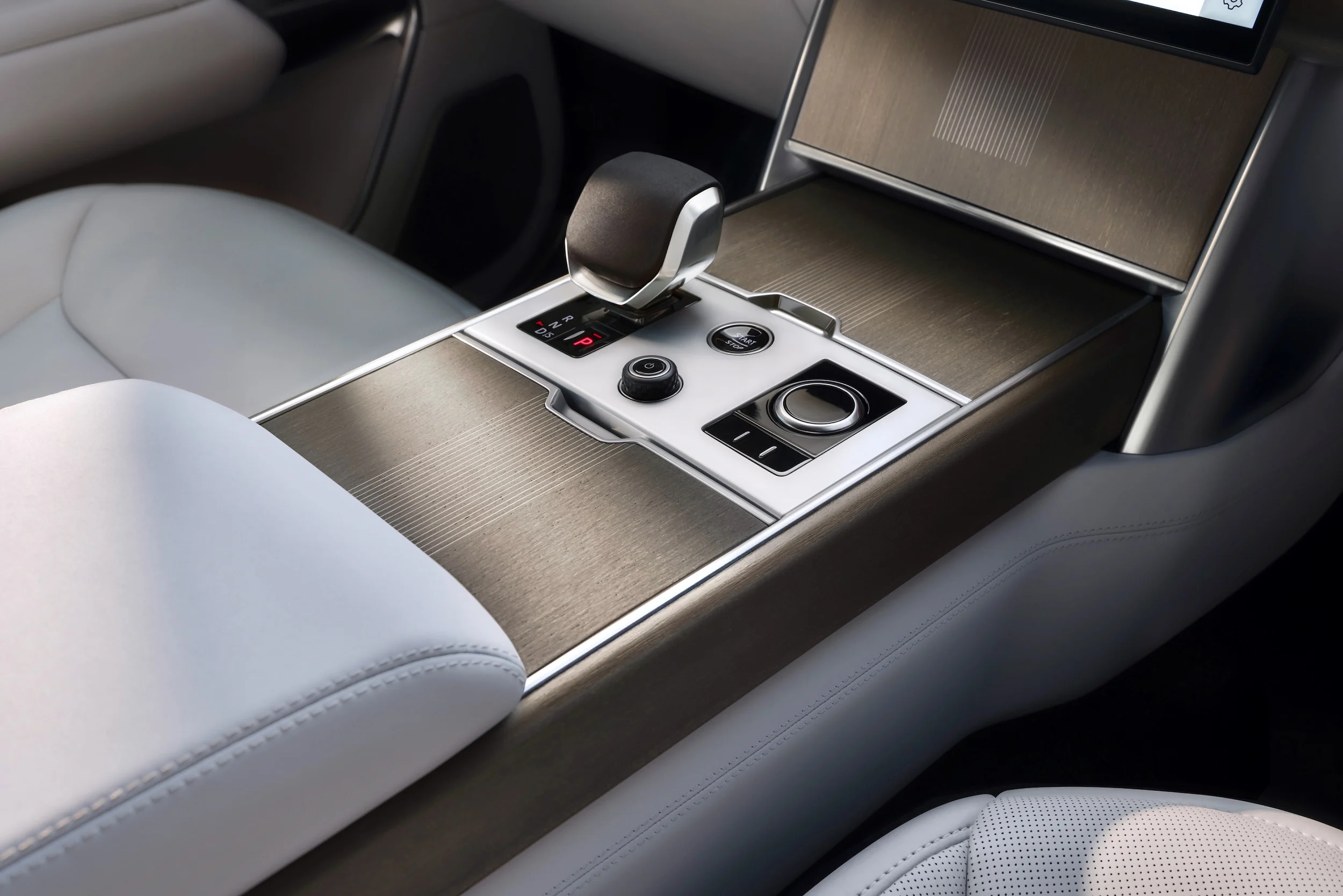 RANGE ROVER ELECTRIC CENTRE CONSOLE 02 09 26 1