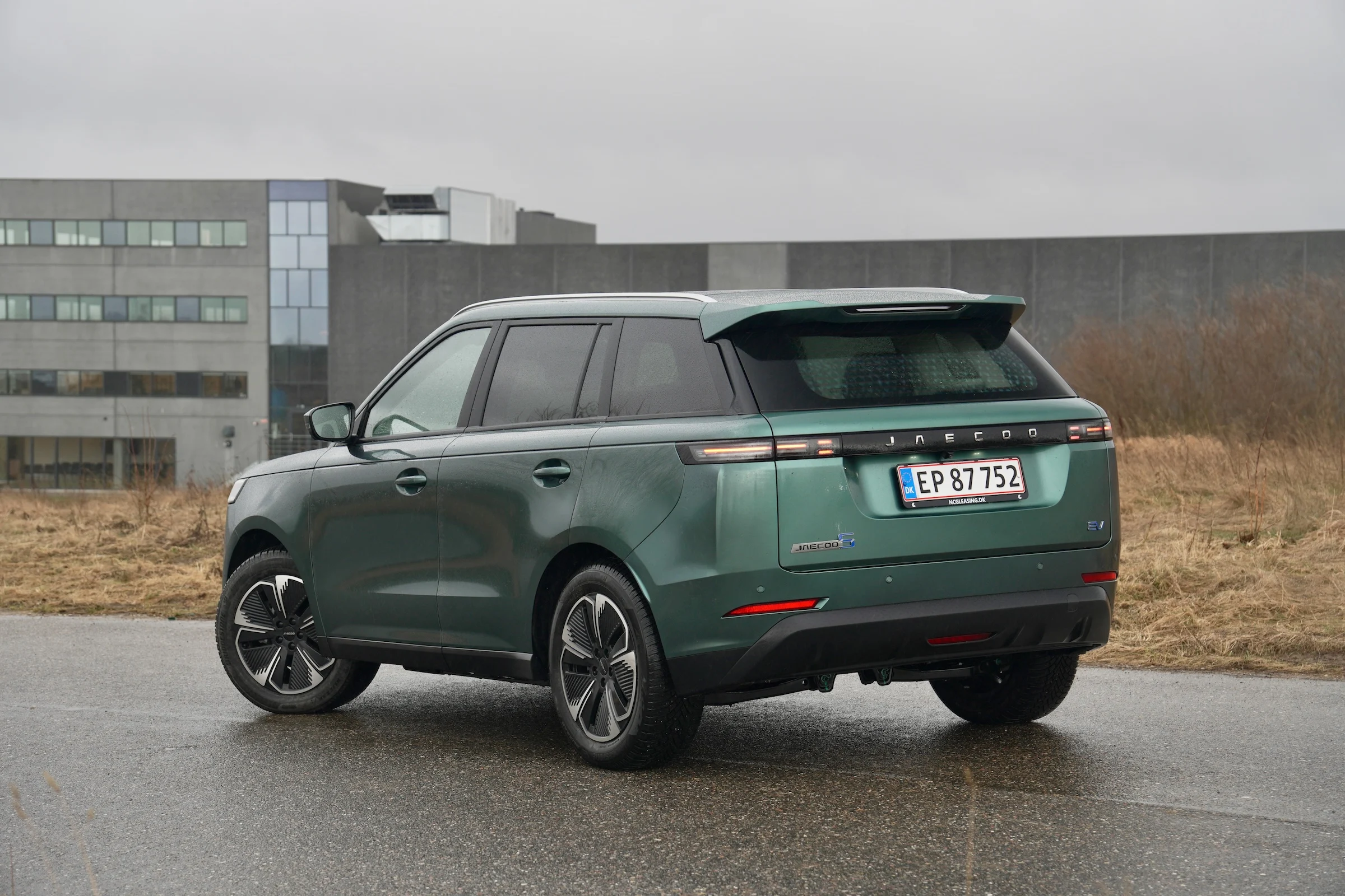 DUEL Jaecoo J5 EV vs Renault 4 E-Tech 053