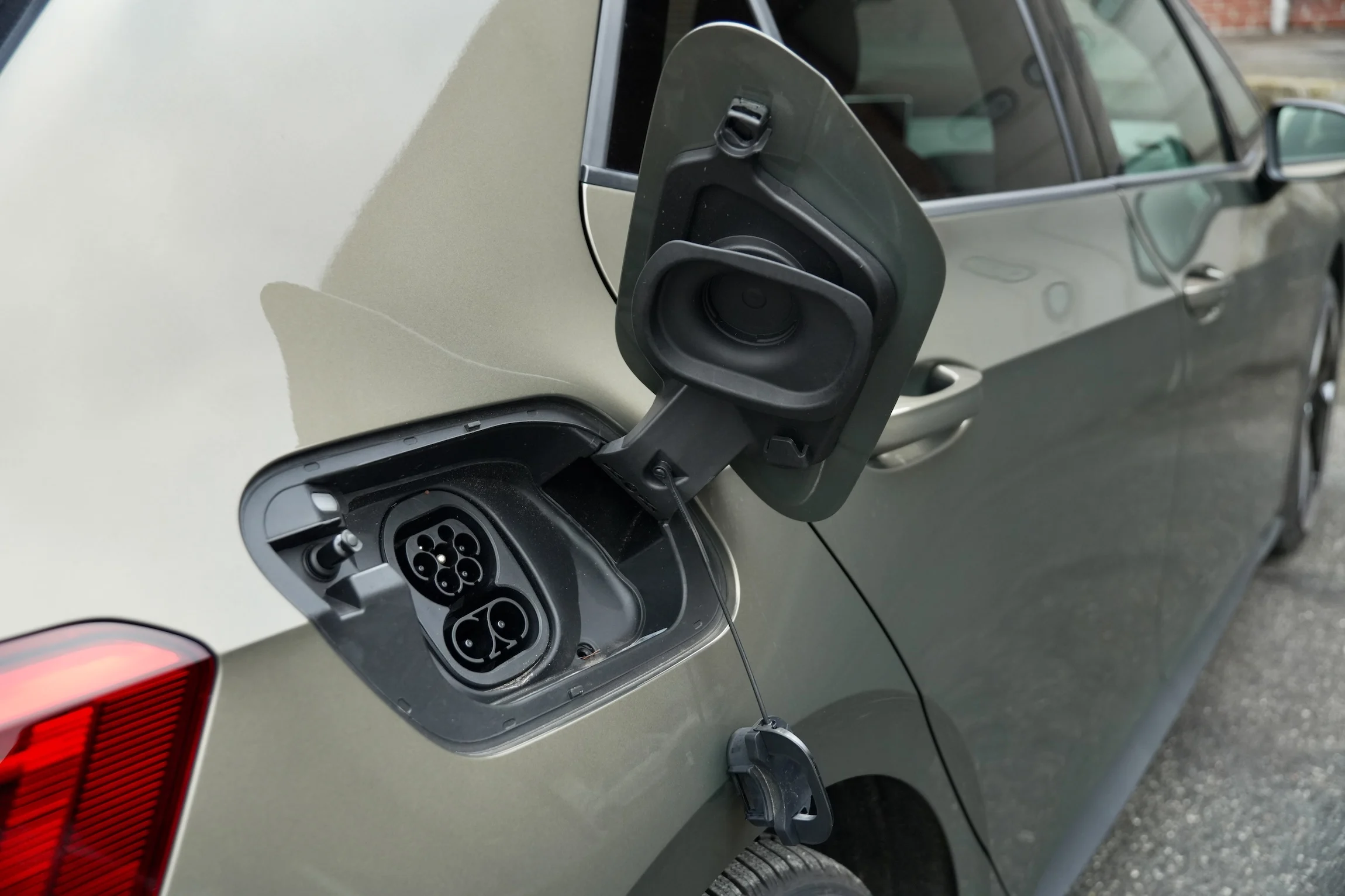 Kia EV4 LR vs VW ID.3 Max+ MBB135